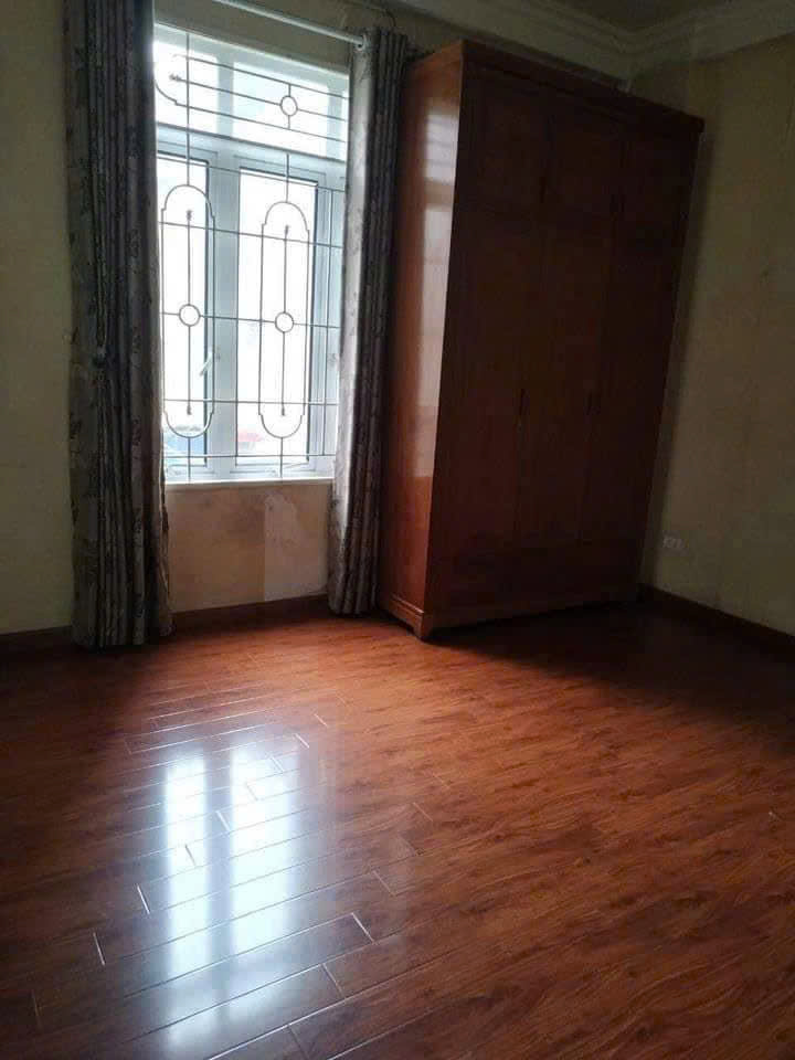 Cho thuê nhà ngõ Thái Thịnh , Đống Đa, 55m2 x 4 tầng Mặt tiền rộng, ngõ rộng ô tô đậu cửa