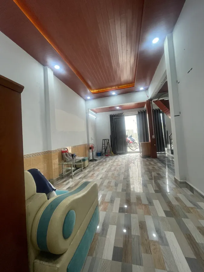 Bán Nhà Mặt Tiền Hẻm OTO Căn Nhà Ngang Hiếm 5.4m Sát Cầu Tân Thuận Giá Nhỉnh 5 Tỷ