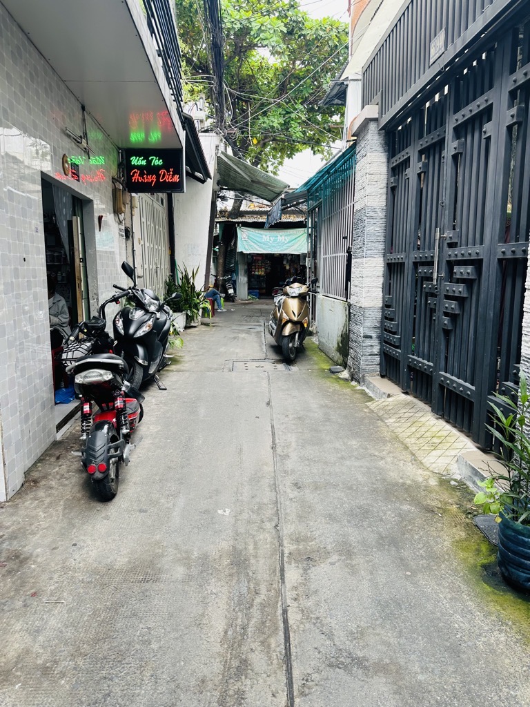 Chủ đang ngộp bank , cần bán nhanh ngay đường Trần Văn Quang 23M2 - 3 TẦNG - HẺM 3M THÔNG - AN NINH