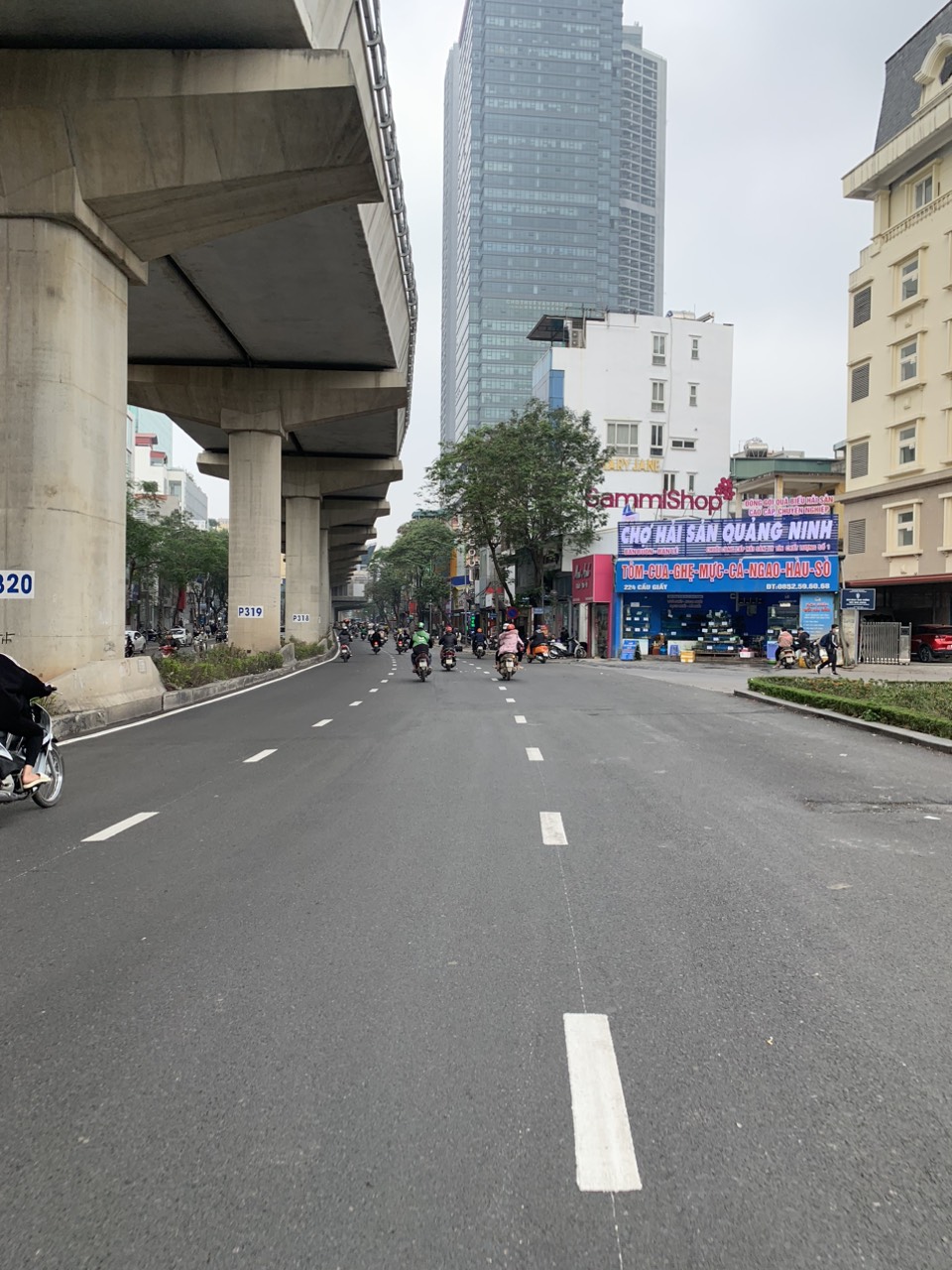 CẦU GIẤY 43M2 MT5 GIÁ 10.5 TỶ , NGÕ THÔNG , OTO ĐỖ CỬA, THANG MÁY