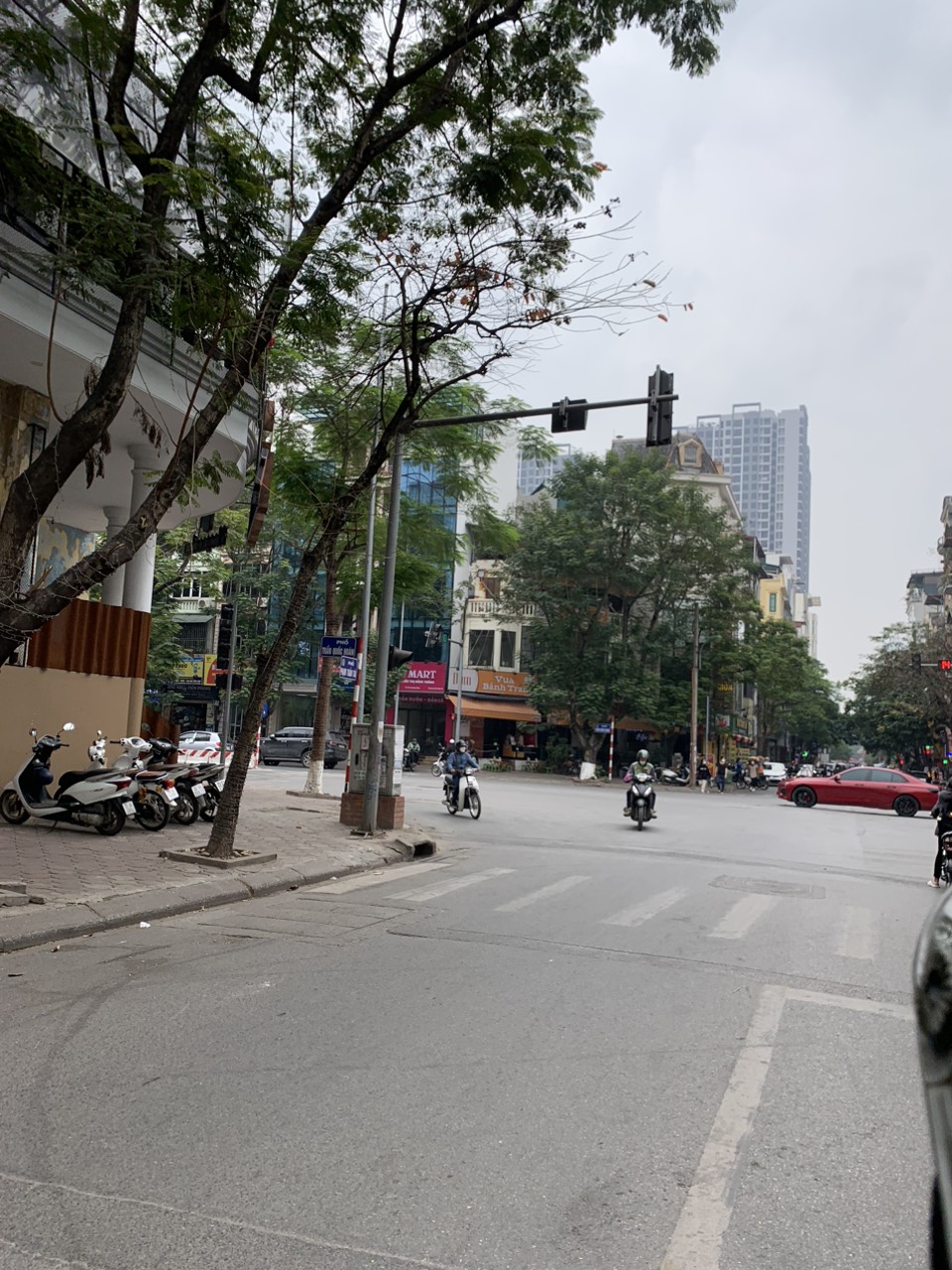 TRẦN QUỐC HOÀN 48M2 MT5 GIÁ 12.8 TỶ , PHÂN LÔ , OTO, THANG MÁY