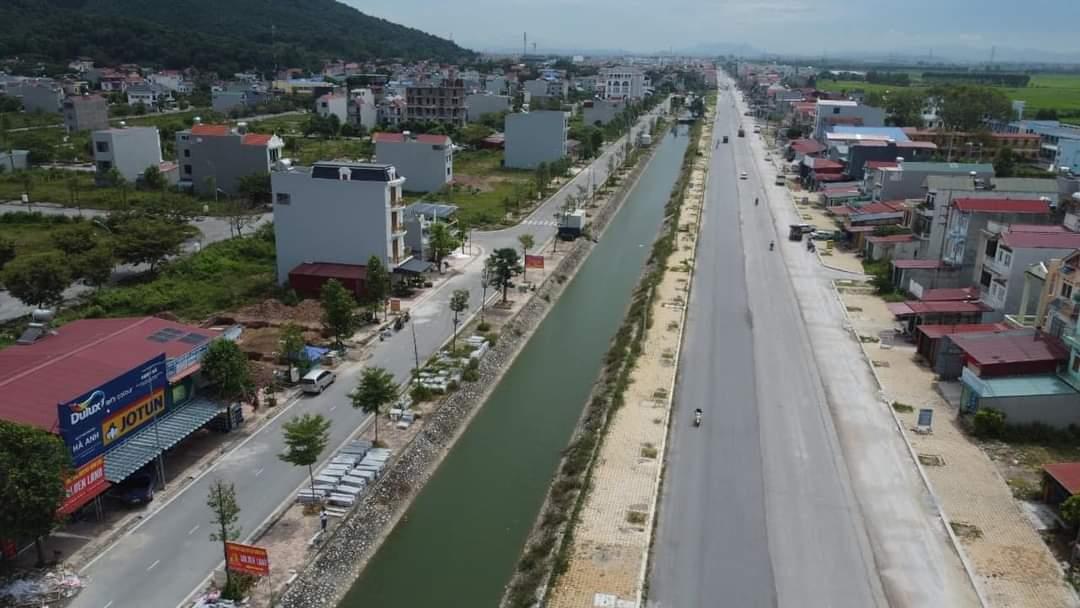 Đất đấu giá tổ dân phố kem . gần nhà xã hội yên lư yên dũng bắc giang . diện tich 90m2 . măt tien 5m