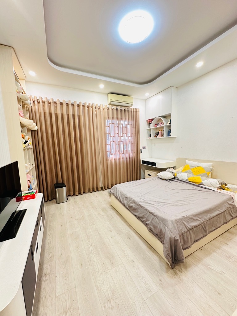 Giảm 200tr còn 8.9 tỷ., HẺM XE HƠI 7 CHỖ VÀO NHÀ - SỔ VUÔNG - - NỘI THẤT CAO CẤP - 5 TẦNG