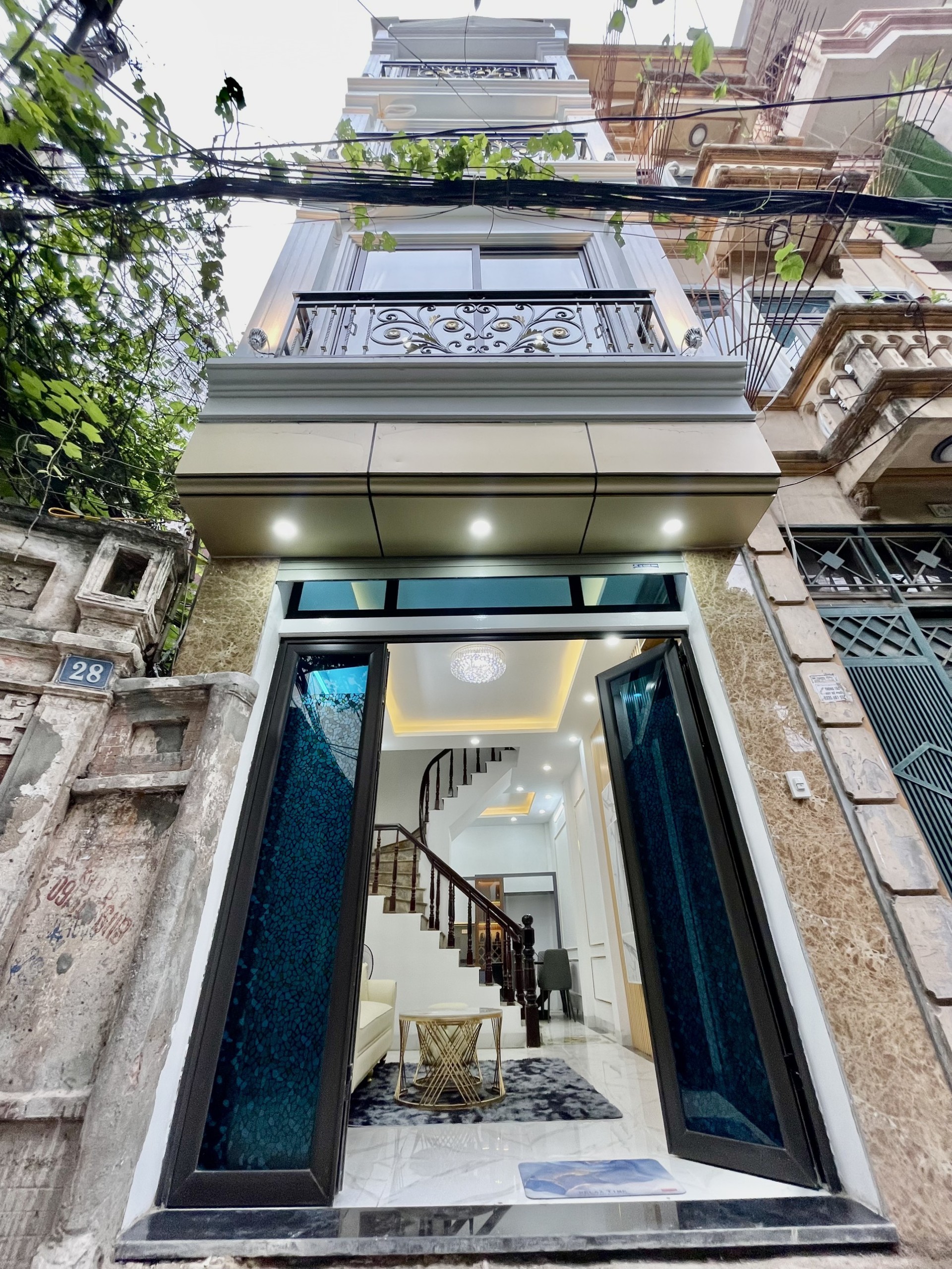 BÁN NHÀ TRUNG TÂM QUẬN CẦU GIẤY – NHÀ MỚI ĐẸP LONG LANH – NGÕ THÔNG – KINH DOANH NHỎ - 50M RA PHỐ - GẦN NHIỀU TRƯỜNG