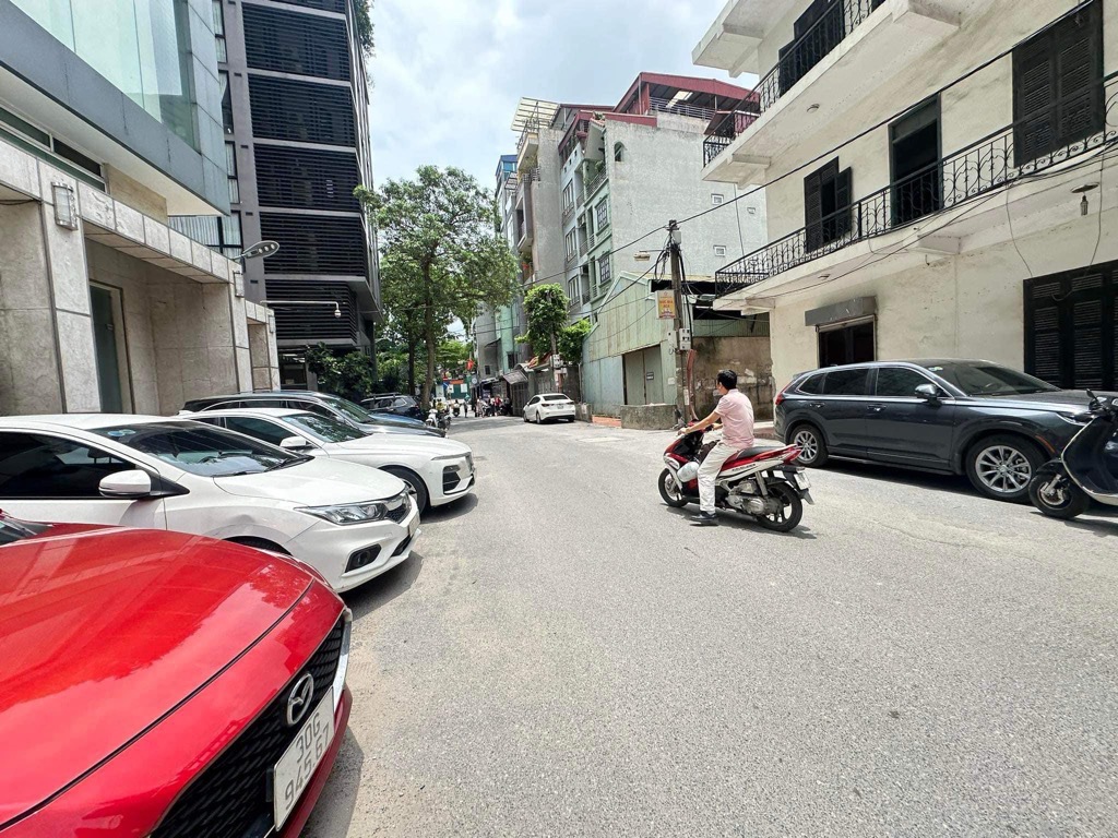 Bán nhà ngõ 279 Đội Cần Ba Đình vỉa hè kinh doanh 240 triêu/m2.