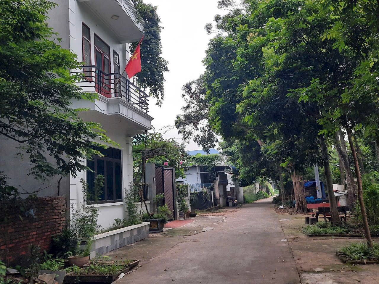 Siêu hot lô đất 35m2 tại Thụy Hương ngay gần Chúc Sơn giá chỉ nhỉnh 1 tỉ -Diện tích 35m2 mặt tiền,hậu 4m