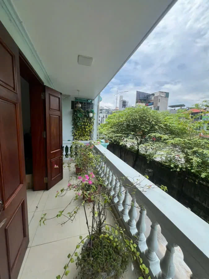 NGHI TẦM, TÂY HỒ, MẶT TIỀN KHỦNG KINH DOANH,80M2 x 5 TẦNG, 2 MẶT THOÁNG TRƯỚC SAU, SỔ HOA HẬU, Ô CHỜ THANG MÁY, RẤT