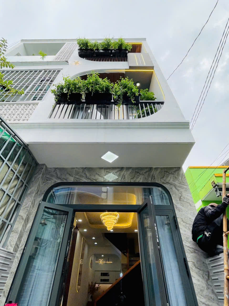 Nhà đẹp Gò vấp. 3 LÀU Mới xây FULL NỘI THẤT. xách vali vô là ở. Nhà MỚI XÂY 4 phòng ngủ cao cấp 6 Tỷ hơn.