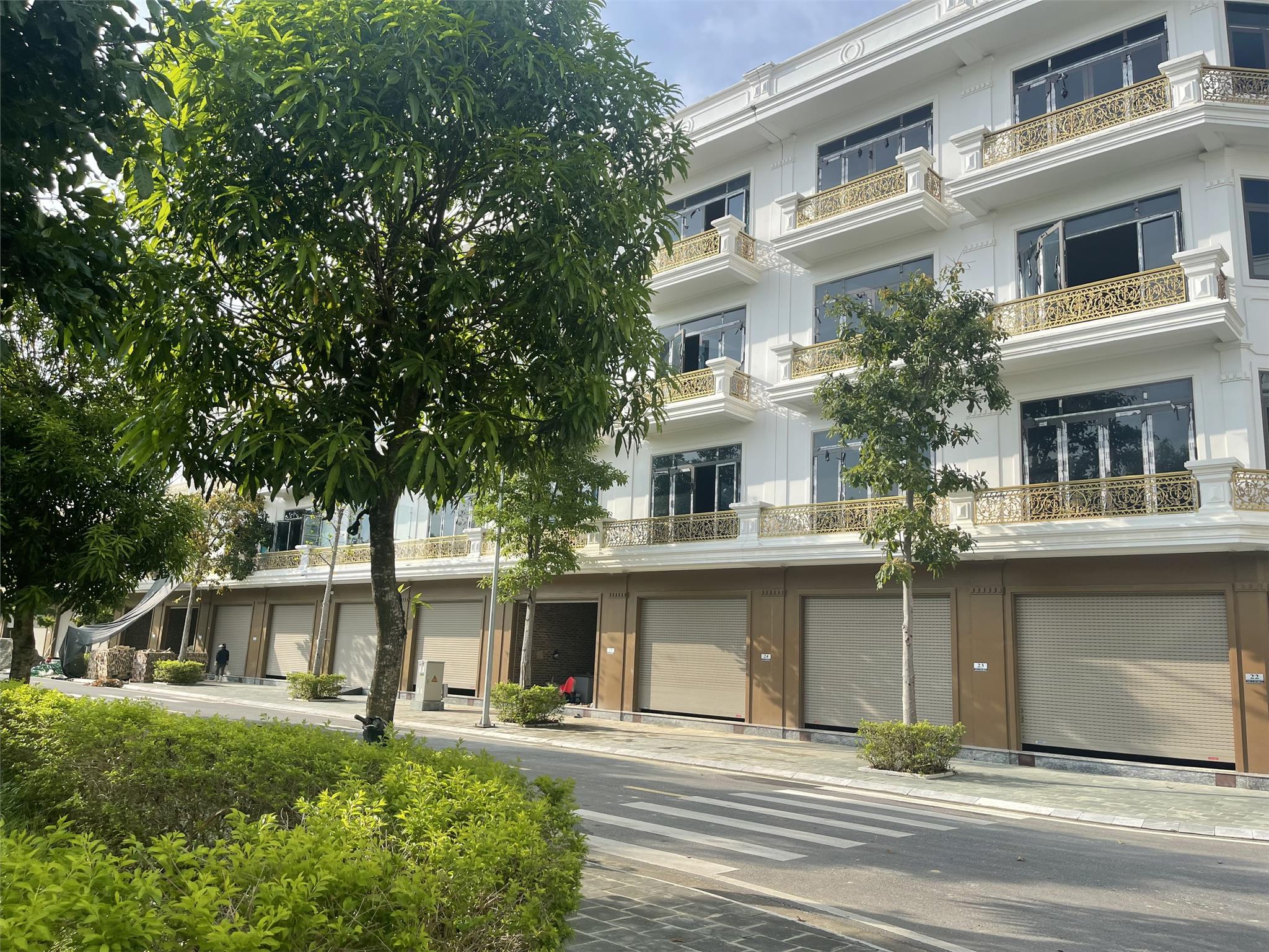 SHOPHUSE 4 TẦNG. VIEW CÔNG VIÊN - KĐT XUÂN HƯNG. RẺ NHẤT THANH HÓA. CĐT: 0966 343 969