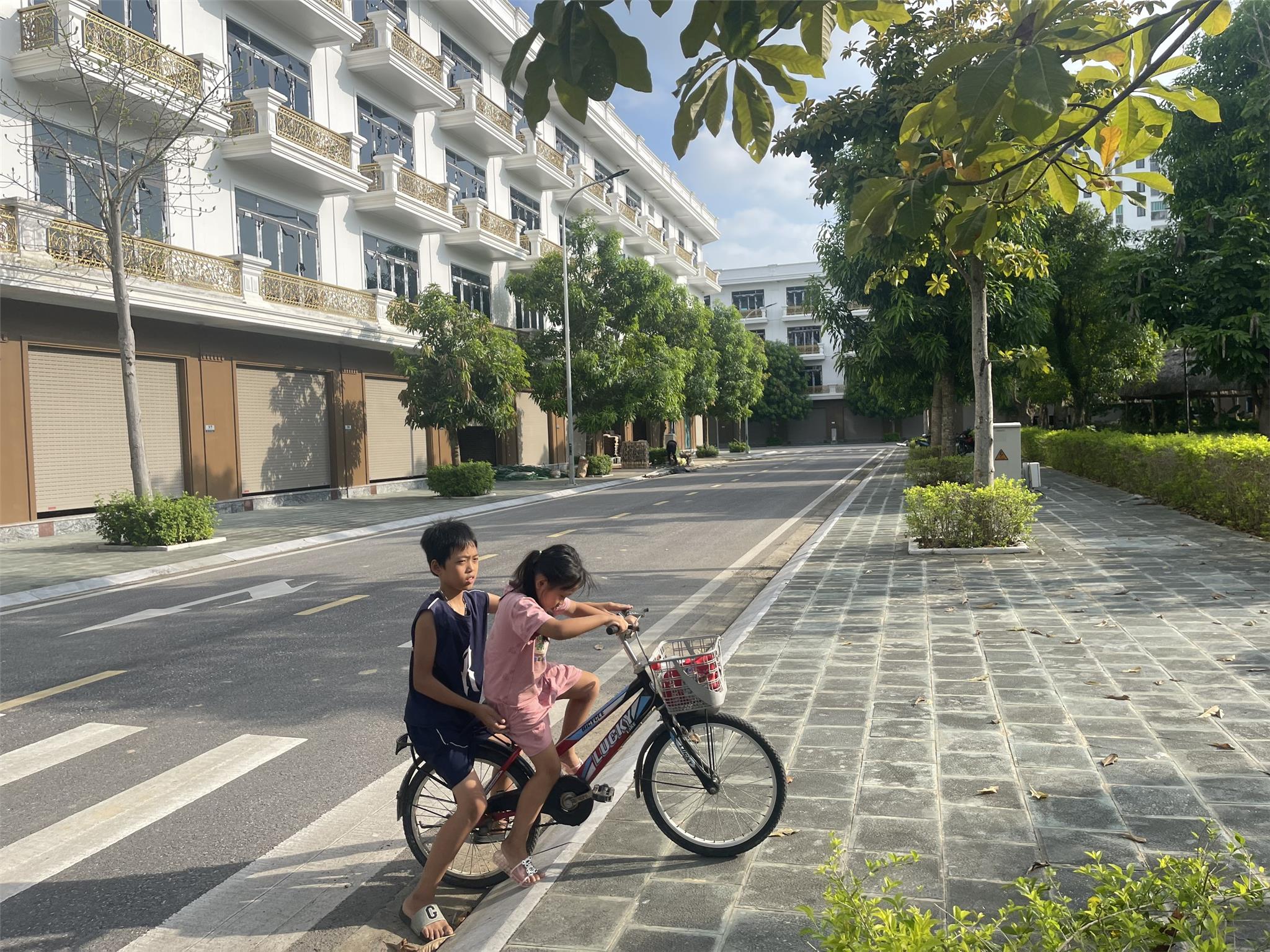 NHÀ PHỐ 4 TẦNG BÀN GIAO NHÀ NGAY. TRUNG TÂM TP.THANH HÓA. CĐT: 0966 343 969