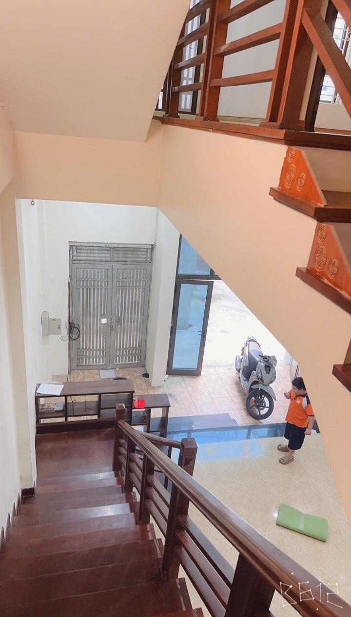 Bán nhà Bồ Đề, Long Biên hai thoáng 108m MT 6m, giá 16,8 ty oto ,KD