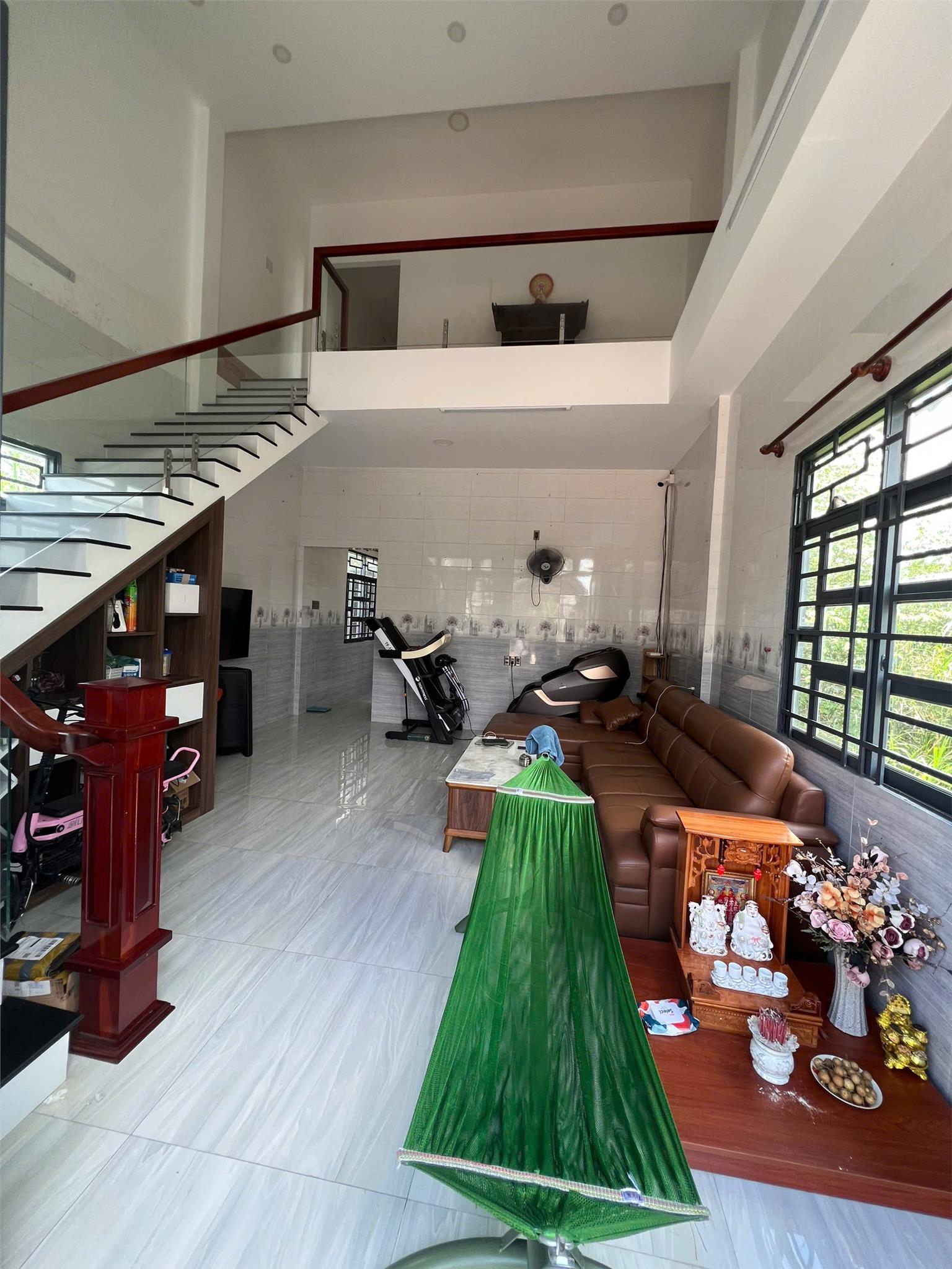 Chính chủ cần bán nhà mái thái mặt tiền đường lớn 6x30 sân xe hơi