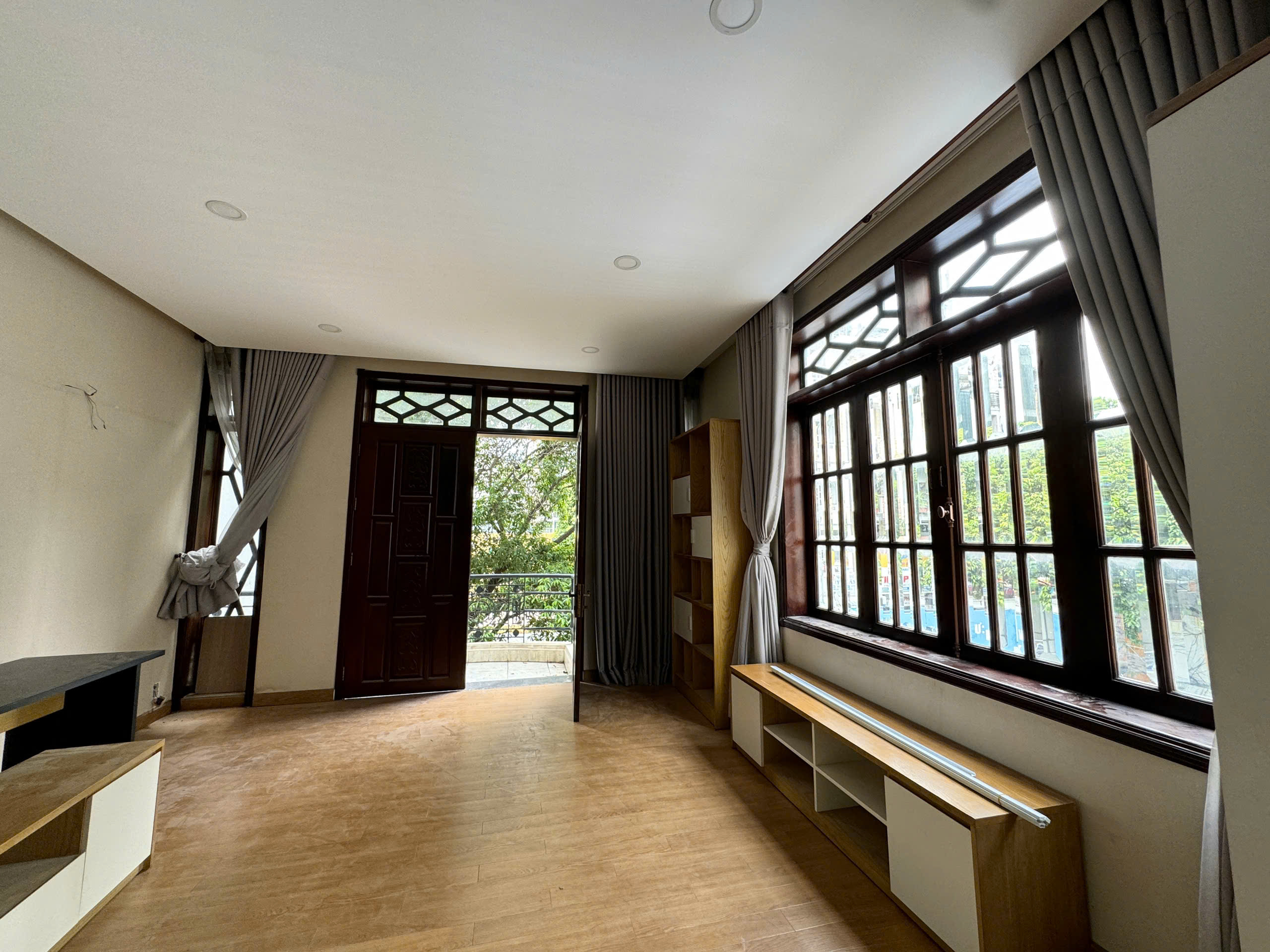 BIỆT THỰ GÓC 2 MT PHỔ QUANG, 5x20m, 9 PHÒNG 9WC