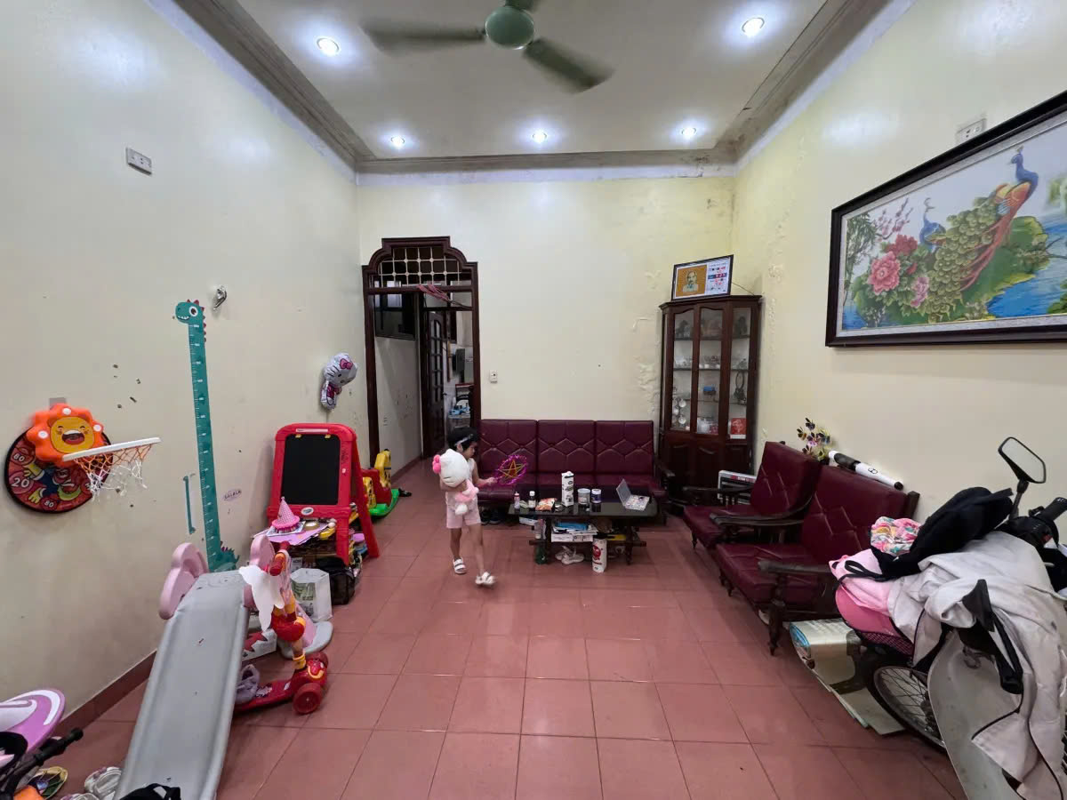 LÝ ĐẠO THÀNH, HOÀN KIẾM – 44M2 3 TẦNG CỰC HIẾM NHÀ BÁN- NẰM VỊ TRÍ ĐẮC ĐỊA- LÔ GÓC 2 MẶT THOÁNG, BA BƯỚC CHÂN RA HỒ