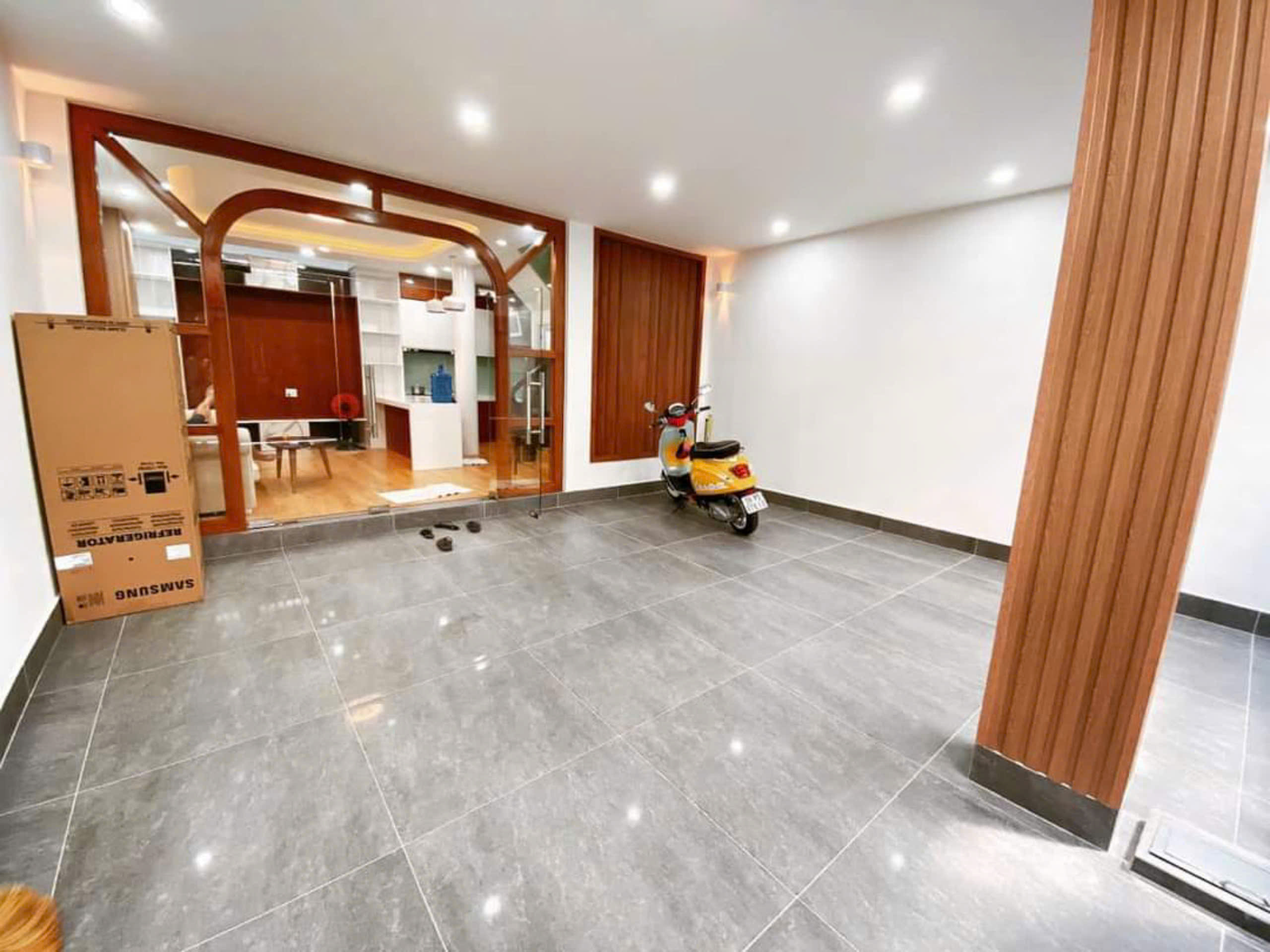 NHÀ GẦN SÂN BAY, NGANG 6M, 4 PHÒNG, FULL NỘI THẤT