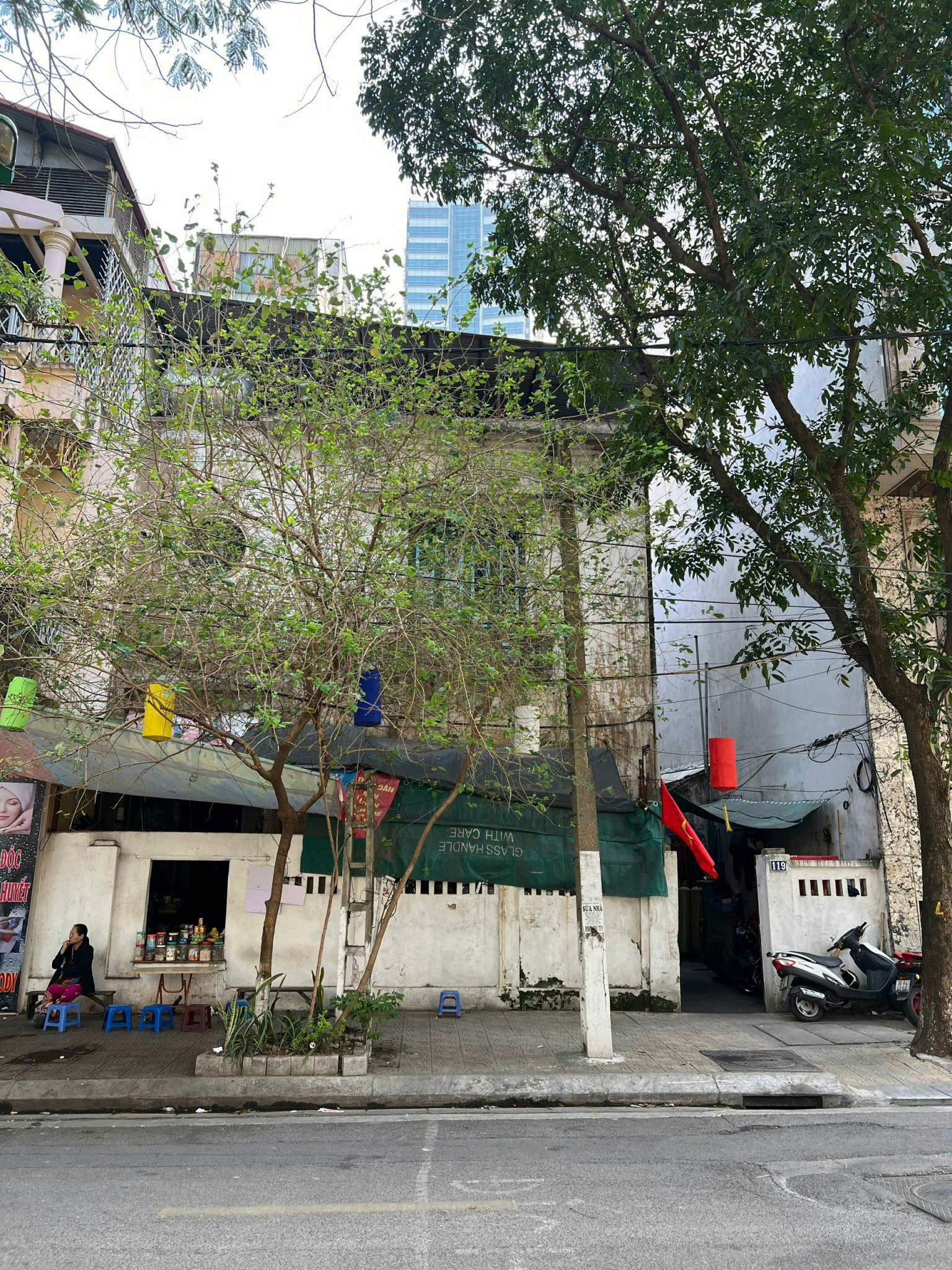 Bán nhà trong khuôn viên biệt thự Pháp 119 Trúc Bạch, quận Ba Đình, HN.