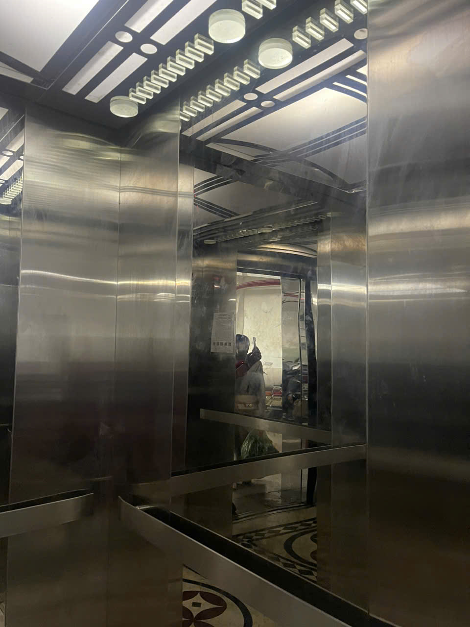 CỰC HIẾM MỚI ĐẬP HỘP CHÍNH CHỦ CẦN BÁN TÒA NHÀ CCMN PHỐ QUAN HOA QUẬN CẦU GIẤY220 m2 x 7 T THANG MÁY NHỈNH 30 TỶ Ô TÔ KD