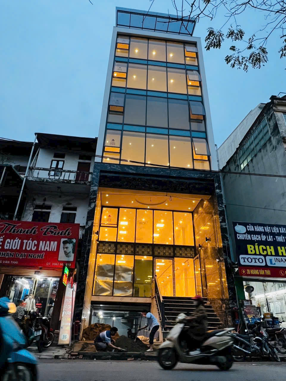 Mặt Phố 10 Tầng Hoàn Công Mặt Tiền 7.5M 195M2 95 Tỷ Thông Sàn