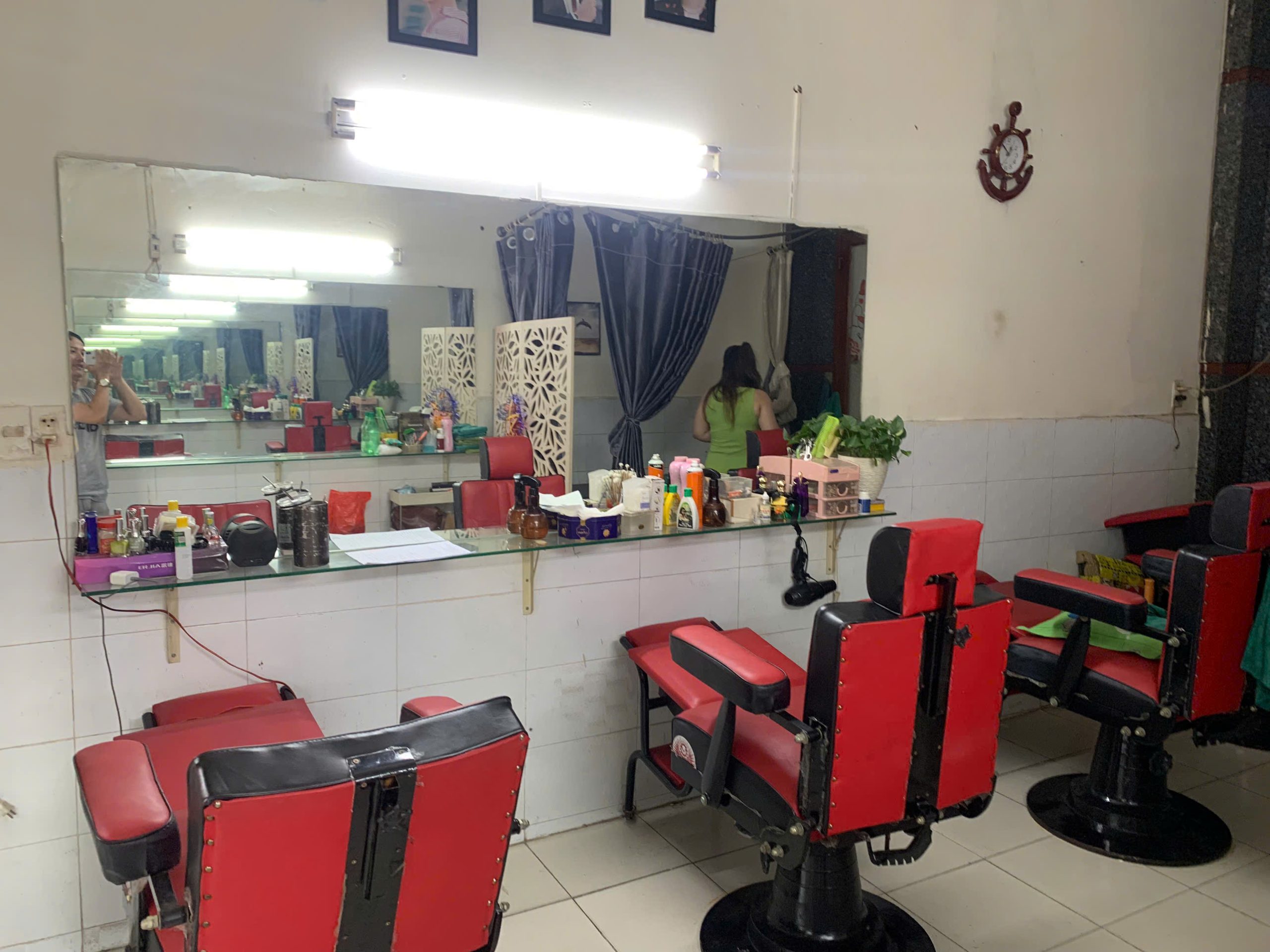 Bình Tân, Cần sang lại tiệm tóc nữ tại 161/35 Trương Phước Phan Phường Bình Trị Đông, Tel Huyền 0775997099 chính chủ