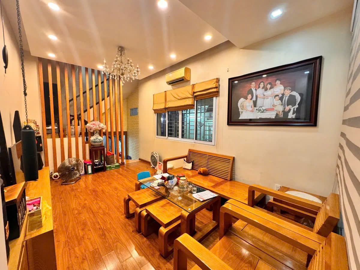 GIẢNG VÕ, ĐỐNG ĐA,50M2 4 TẦNG- MẶT TIỀN 4M- NHÀ ĐẸP Ở LUÔN - LÔ GÓC - 2 THOÁNG - GẦN Ô TÔ - THÔNG SỐ ĐẸP - Ở SƯỚNG. GIÁ