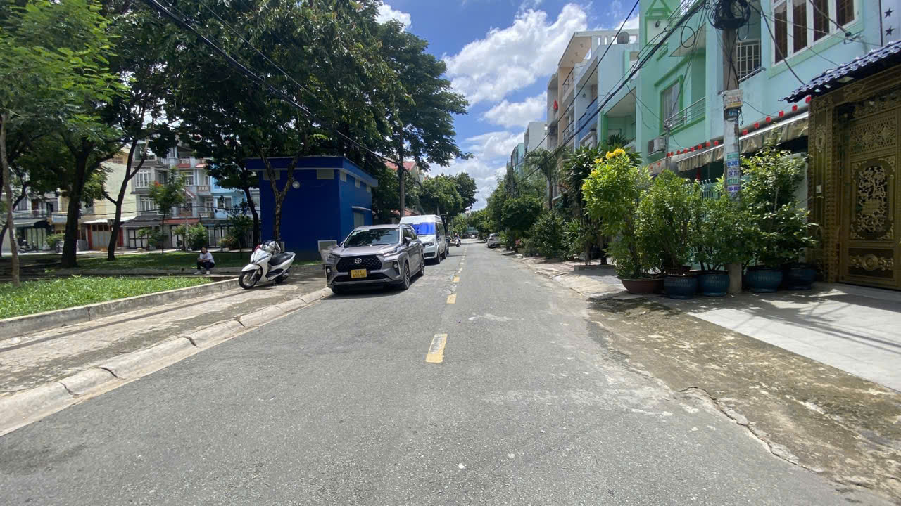 Bán nhà mặt tiền khu Vip Tên Lửa , Bình Trị Đông B, Bình Tân, DT 4.5m x 20m, 5 tầng kiên cố, chỉ 16.8 tỷ