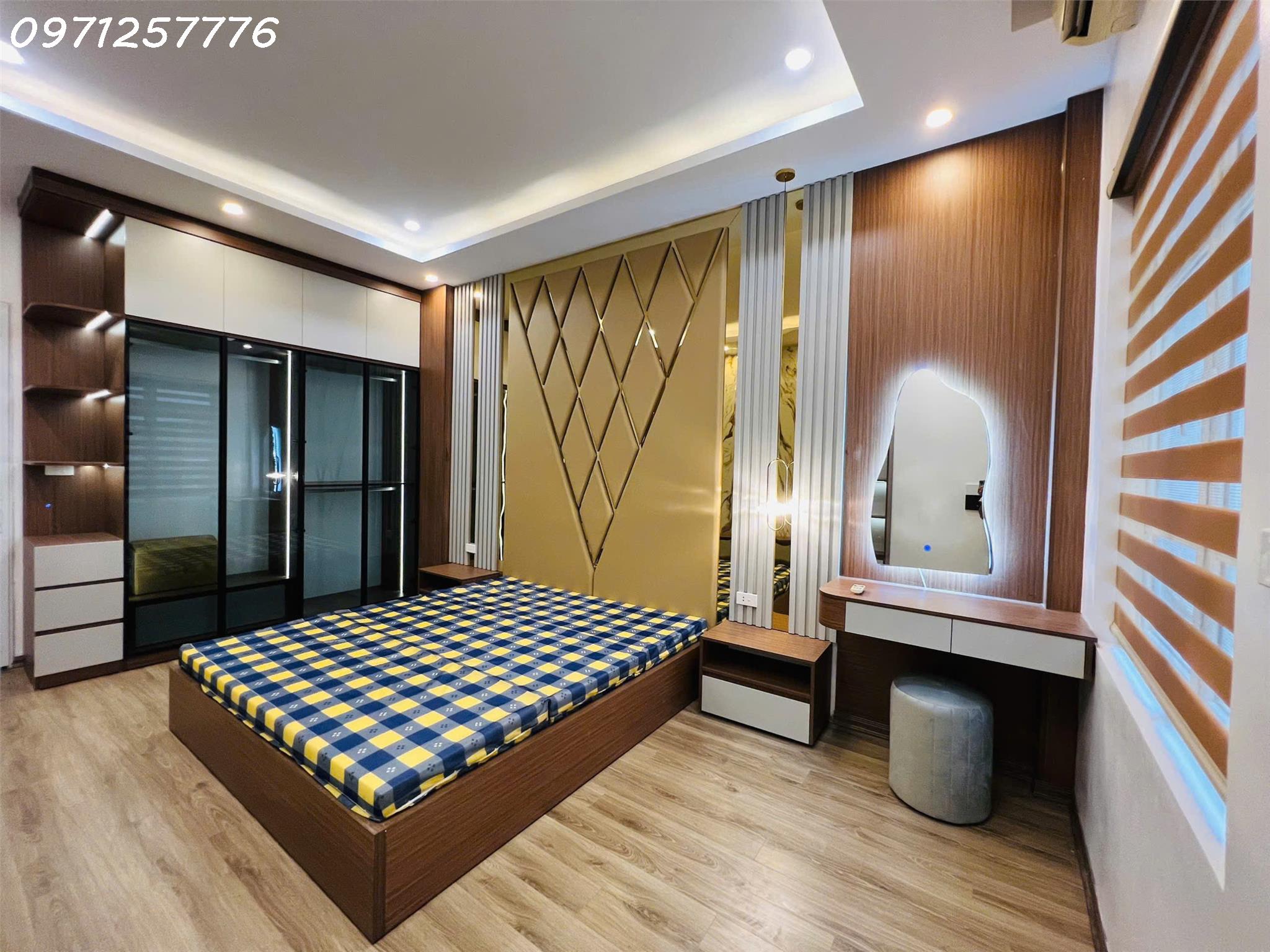 QUẬN THANH XUÂN-HÀ NỘI-DT:95M2-GIÁ 8,7TY-MẶT TIỀN 5M-3TANG-OTO-TRÁNH NHAU-KINH DOANH- TIỆN ÍCH-KHÔNG THIẾU GÌ-BÁN KÍNH