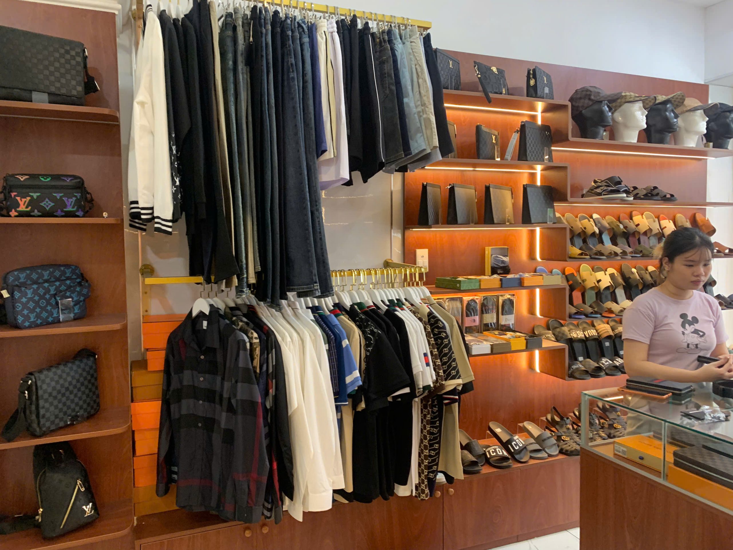 Quận 4 ! Sang MB Shop TT Deocr Cao Cấp – Đẹp Sang Trọng, Liên hệ: 0963632228 ( chính chủ )