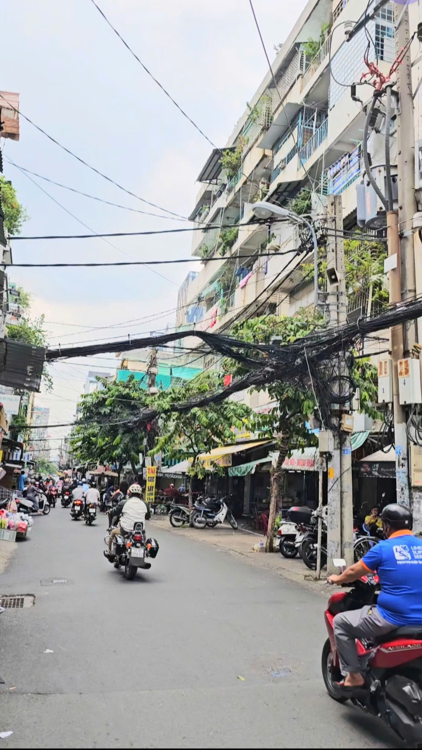 Sát mặt tiền Q4 có 30 m hẻm ngang 3,5m Nhà Ngang 3,1x 9,5 m Đúc, 4 tấm hơn 4 tỷ