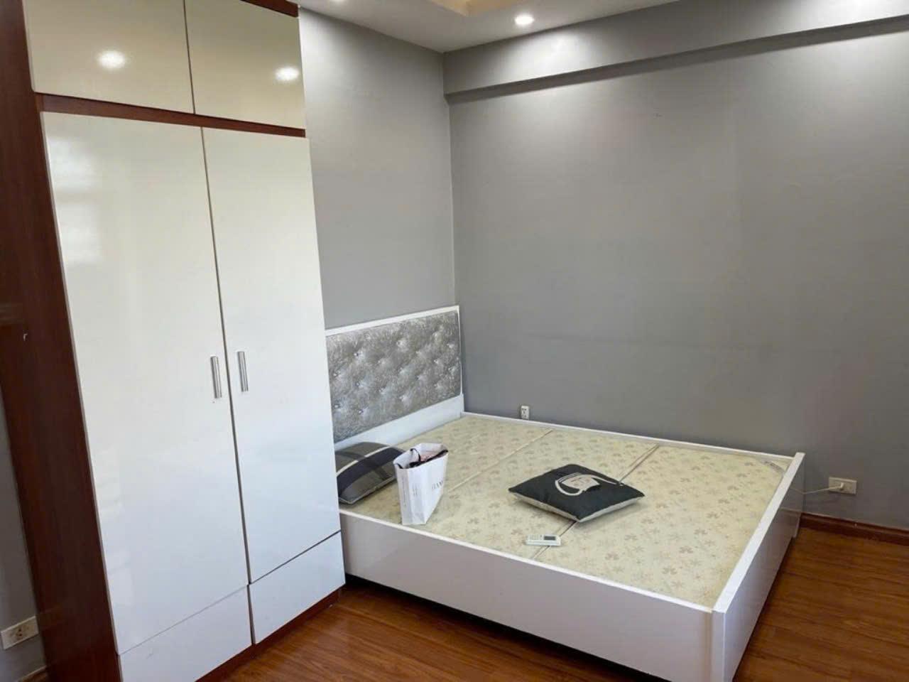 tôi cần bán nhà lô góc ô tô đỗ cửa 5 tầng giá chỉ 6,2 tỷ ngay trung tâm chợ hà đông tiện ích ngập tràn