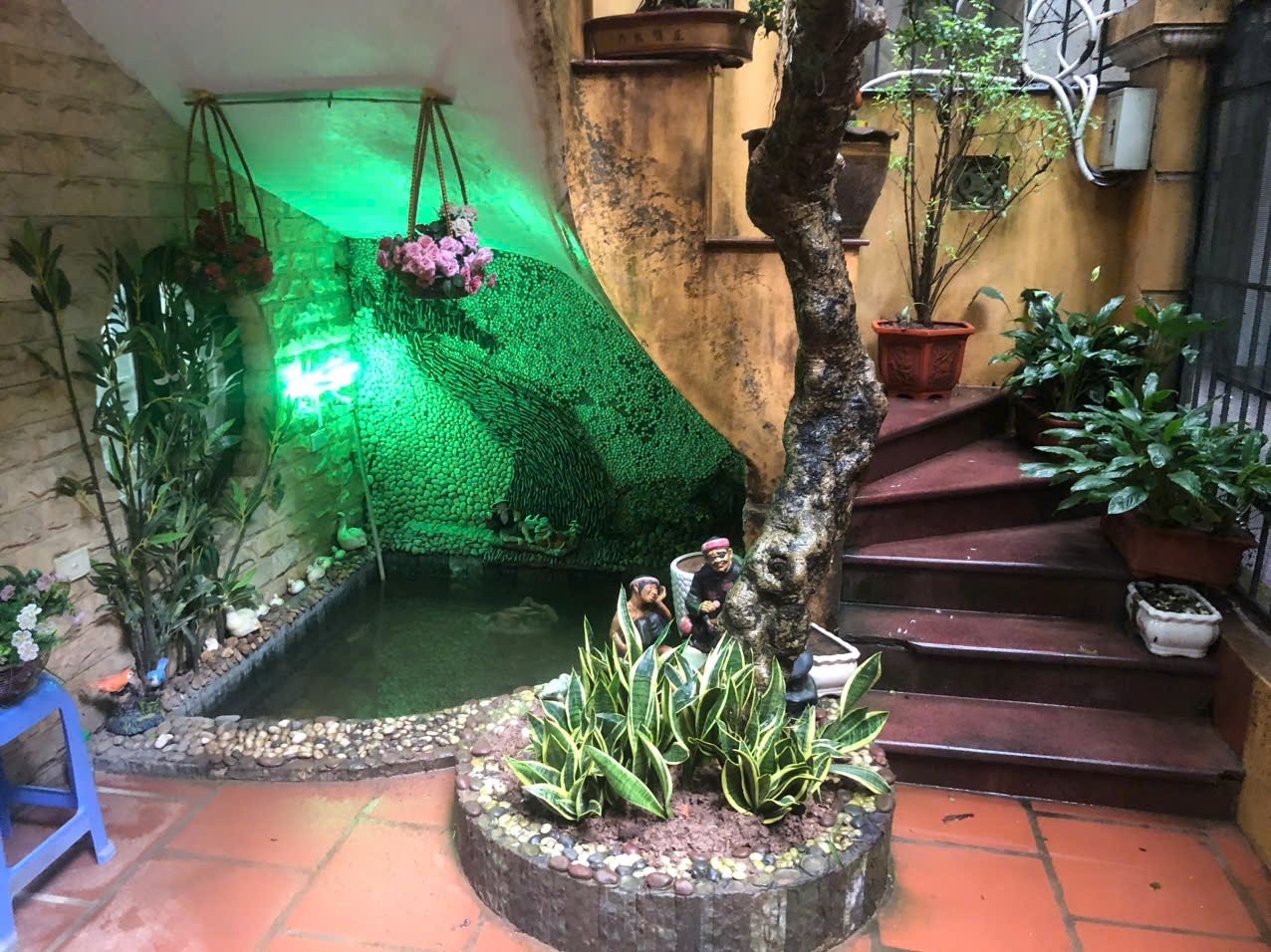 Bán nhà NGọc lâm Long Biên lô góc 80m MT 6,7m giá18ty oto KD