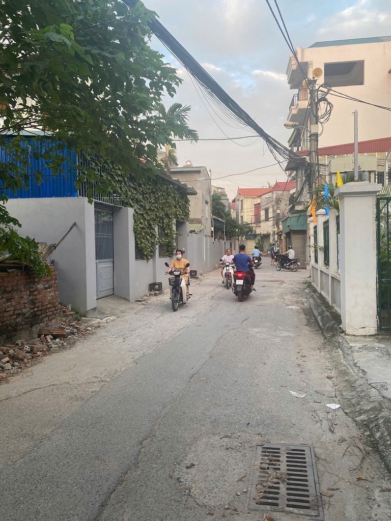 Chính chủ cần bán gấp mảnh đất 79m2, mặt tiền 4,5m mặt ngõ 68 (6m), đường Nguyễn Văn Linh, Thạch Bàn, Long Biên, HN