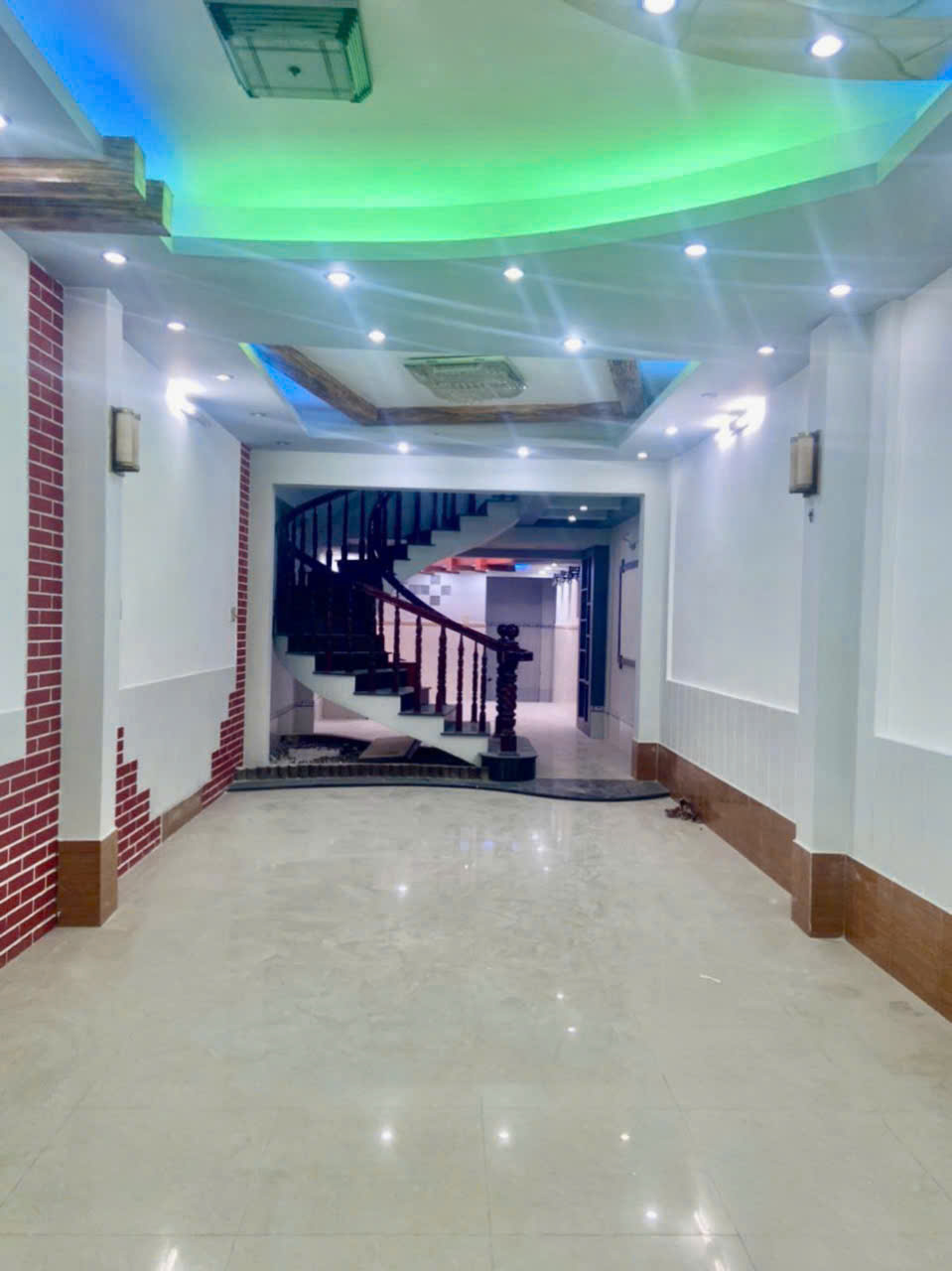 137CHO THUÊ Nhà đầu hẻm . Đường Phan Đăng Lưu sau lưng Vincom Hùng Vương Giá: 10tr/tháng