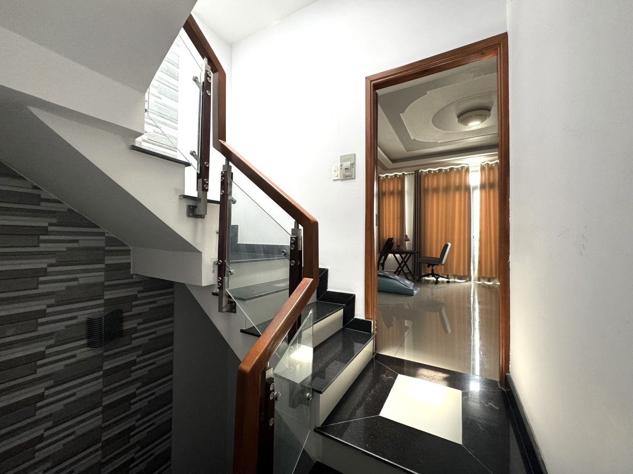 Bán nhà 1/ đẹp hẻm oto Nguyễn Súy quận Tân Phú 4 x 14- 3tang chỉ 5.37 tỷ TL