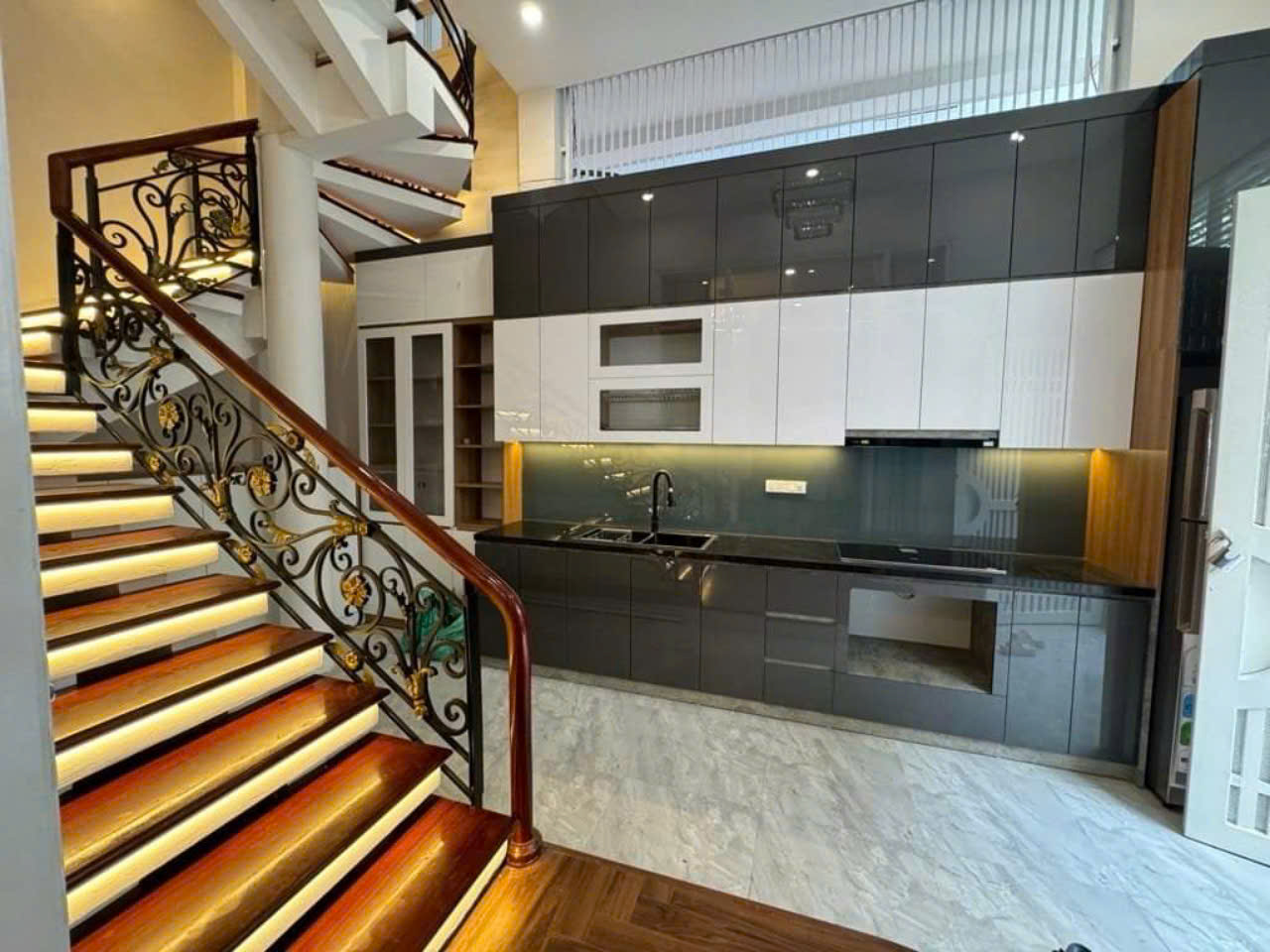 SIÊU HIẾM BÁN NHÀ BÁT KHỐI 10M RA Ô TÔ TRÁNH , THANG MÁY GẦN 8 TỶ