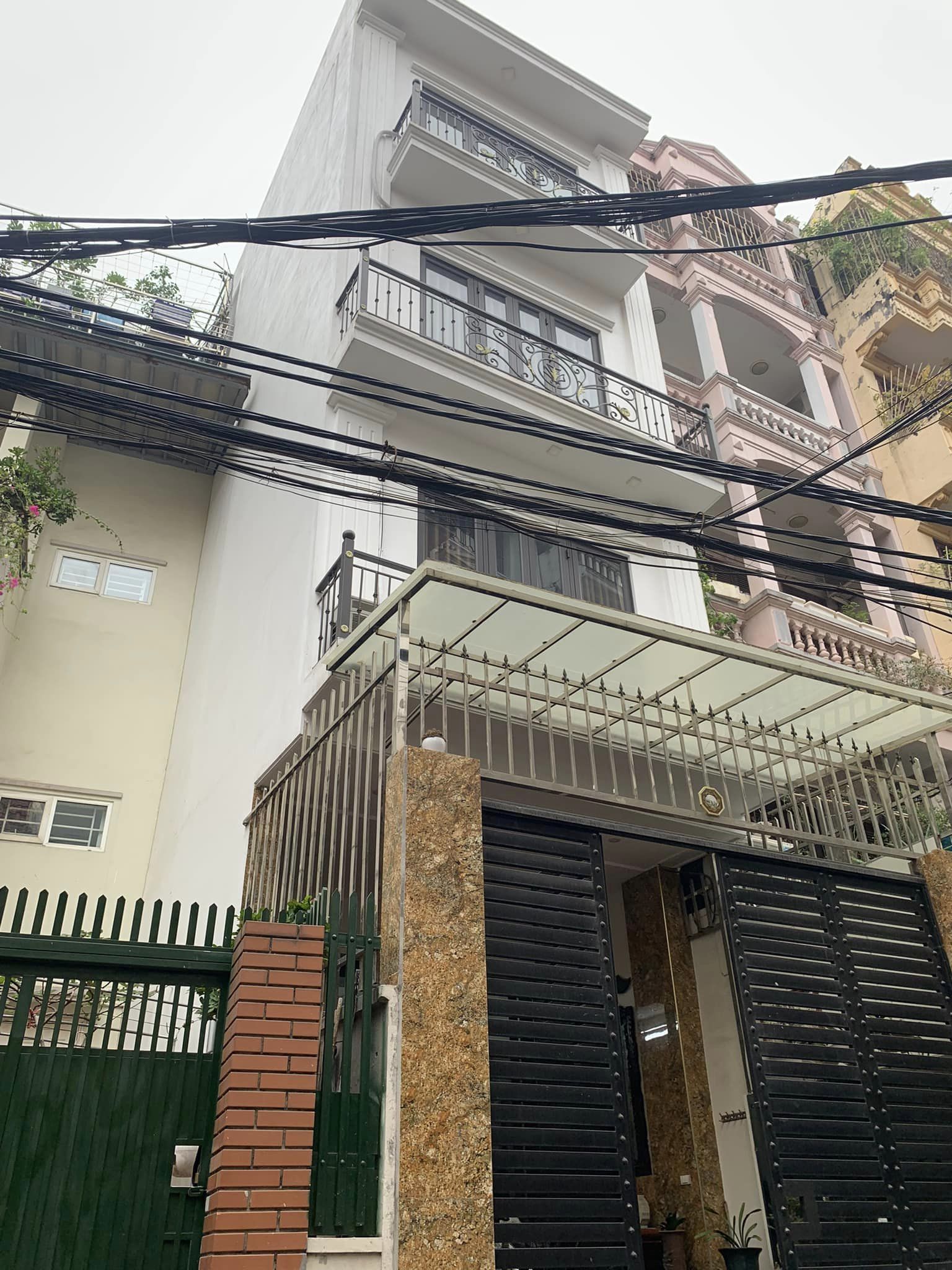 Duy nhất một căn, nhà Lạc Long Quân, Cầu Giấy, Ngõ thông, oto tránh vào nhà, diện tích 80m, mặt tiền 4.5m. Nhà đẹp ở và kinh doanh siêu cấp.