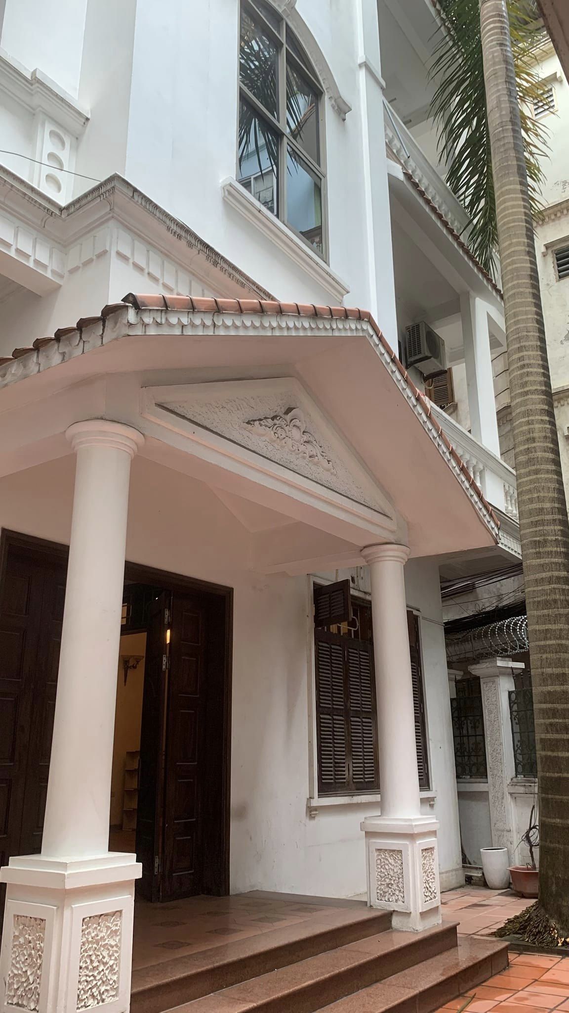 ⚜️ Biệt thự Hiếm VIP Phố Pháo Đài Láng, Đống Đa, 121m2 4T MT 20m, Chỉ 23 Tỷ ⚜️