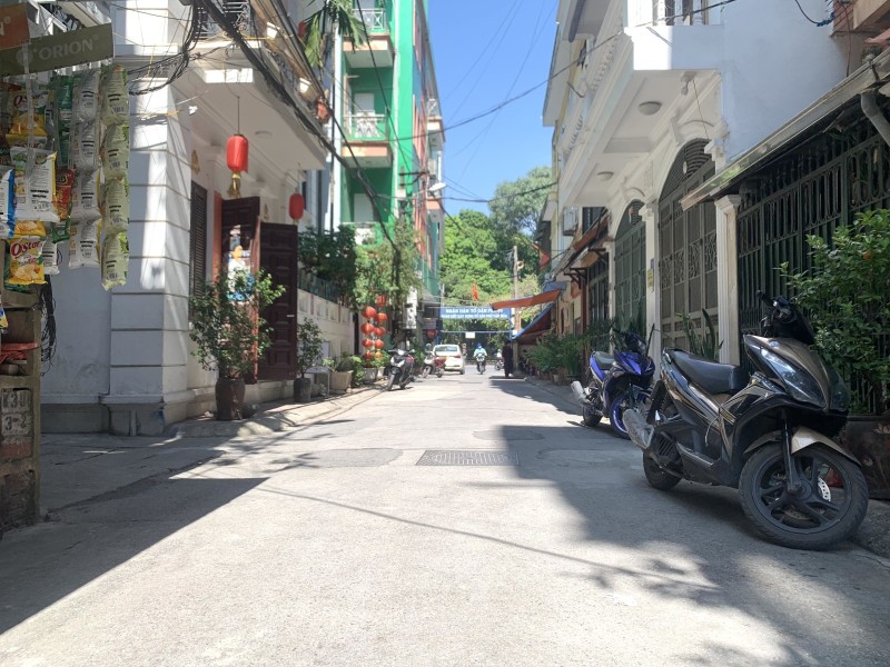 Bán nhà Hoàng Quốc Việt, Cầu Giấy. 45mx4; Gia 13 Tỷ PHÂN LÔ VỈA HÈ - OTO TRÁNH