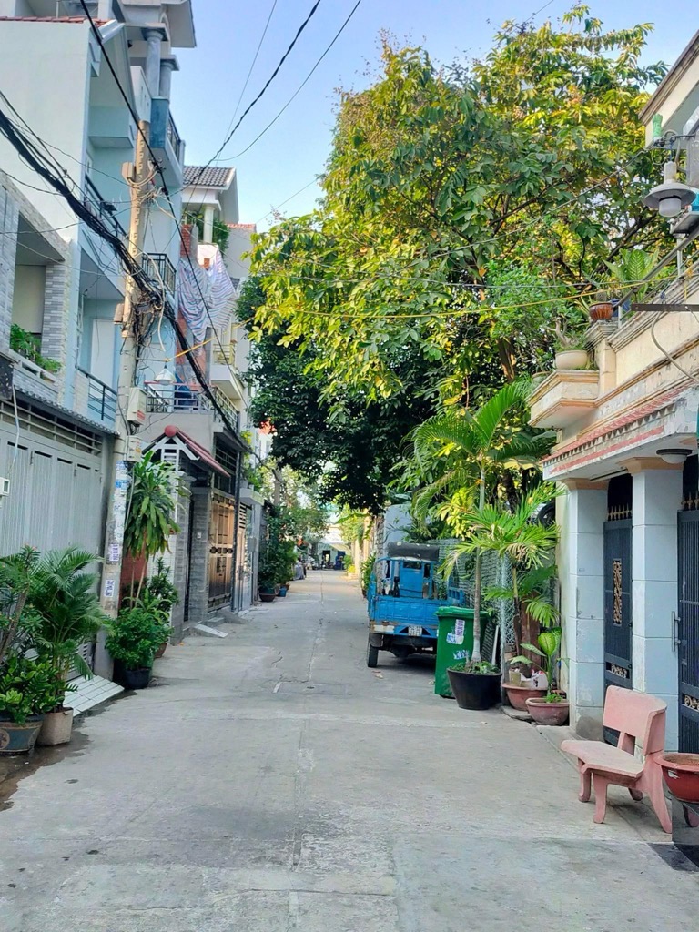 Bán Nhà Hẻm Xe Tải Tỉnh Lộ 10, Bình Trị Đông, Quận Bình Tân. DT 80m2 x 4 tầng (4 x 20). Giá 6.85 tỷ TL.