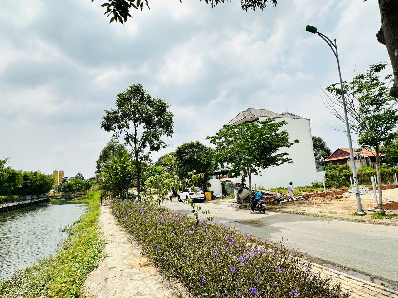Lô biệt thự mặt tiền sông sài gòn 10x22m chỉ 7,6 tỷ