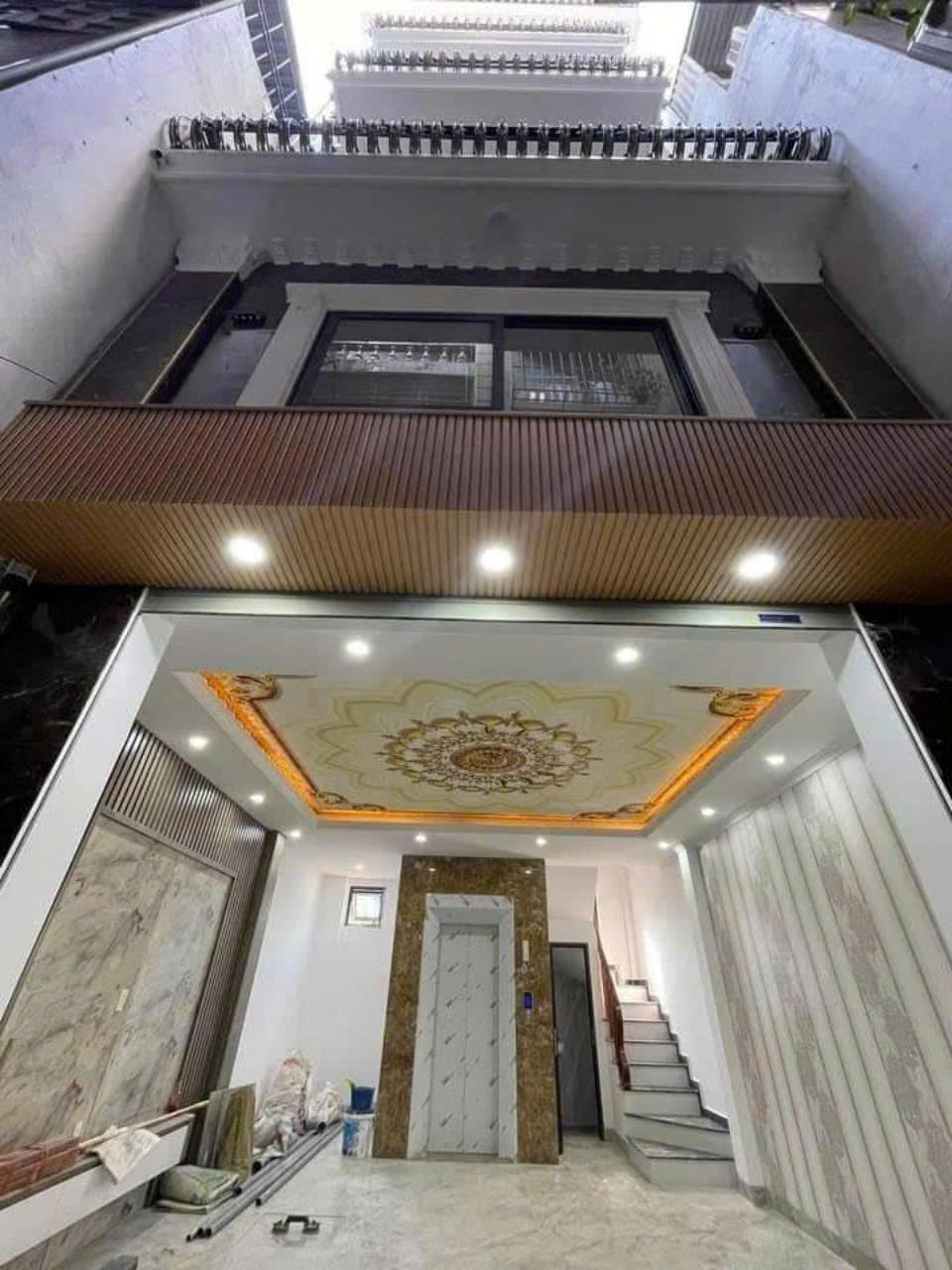 Siêu phẩm Ba Đình, bán nhà Vạn Bảo, cách phố 10m, ngõ thông ba gác tránh, diện tích 40m2 6 tầng, nhà mới, thang máy.