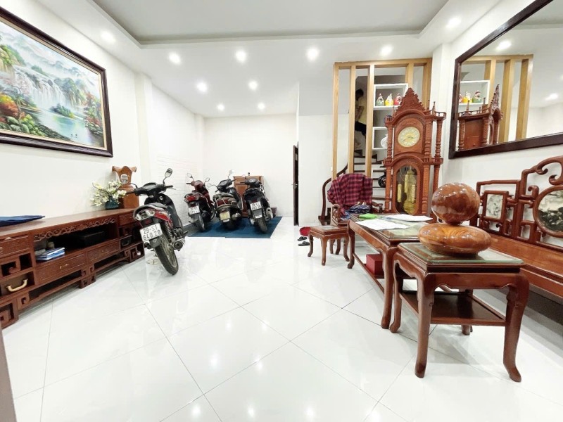 Bán nhà đẹp Võ Chí Công, Cầu Giấy. 40mx5T; MT 5m; Giá 9.8 tỷ 4 NGỦ Ở NGA