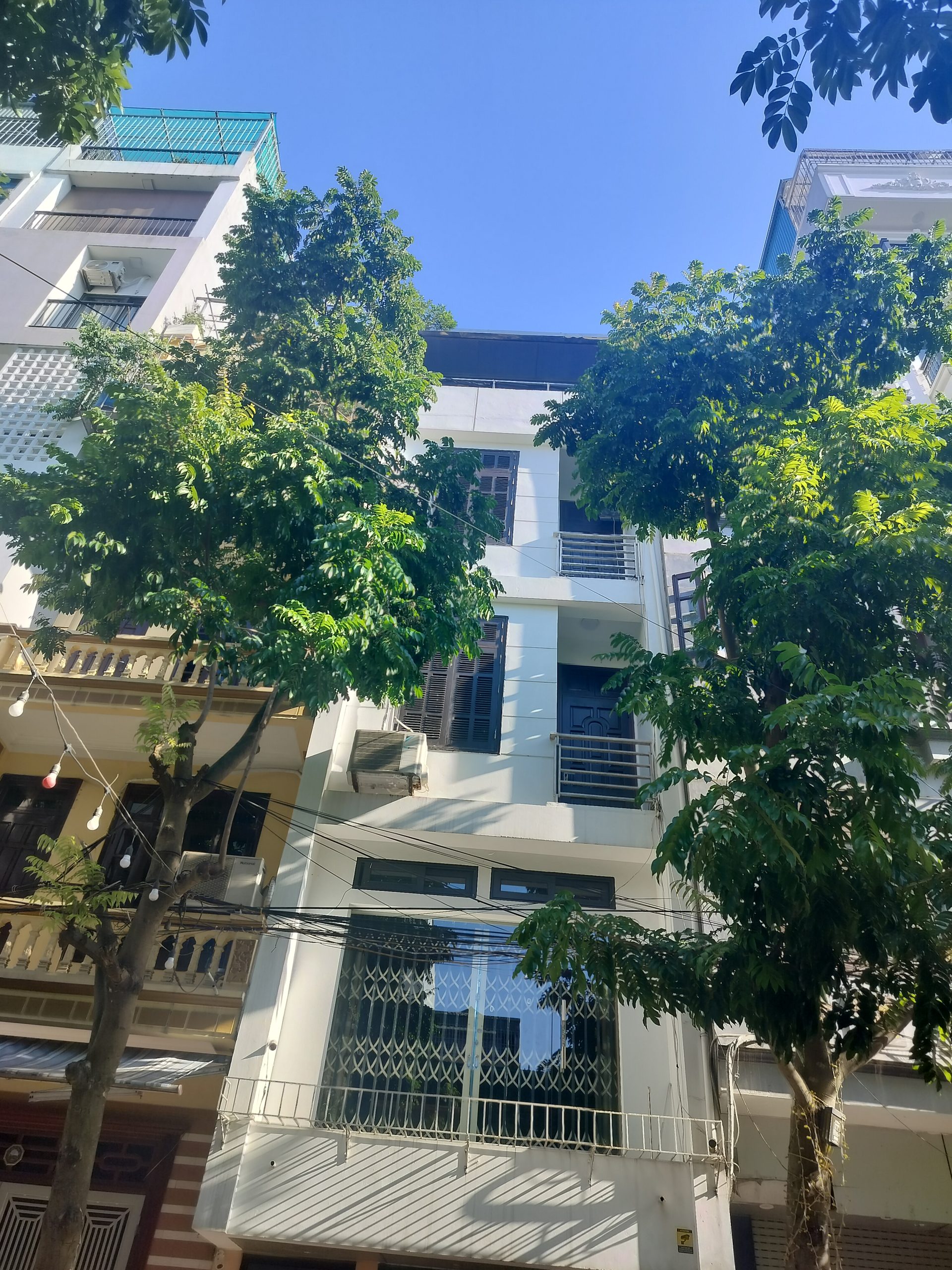 BÁN GẤP LIỀN KỀ 50M2 5T SÁT CHỢ BÔNG ĐỎ, VỈA HÈ RỘNG,KINH DOANH ĐẲNG CẤP.