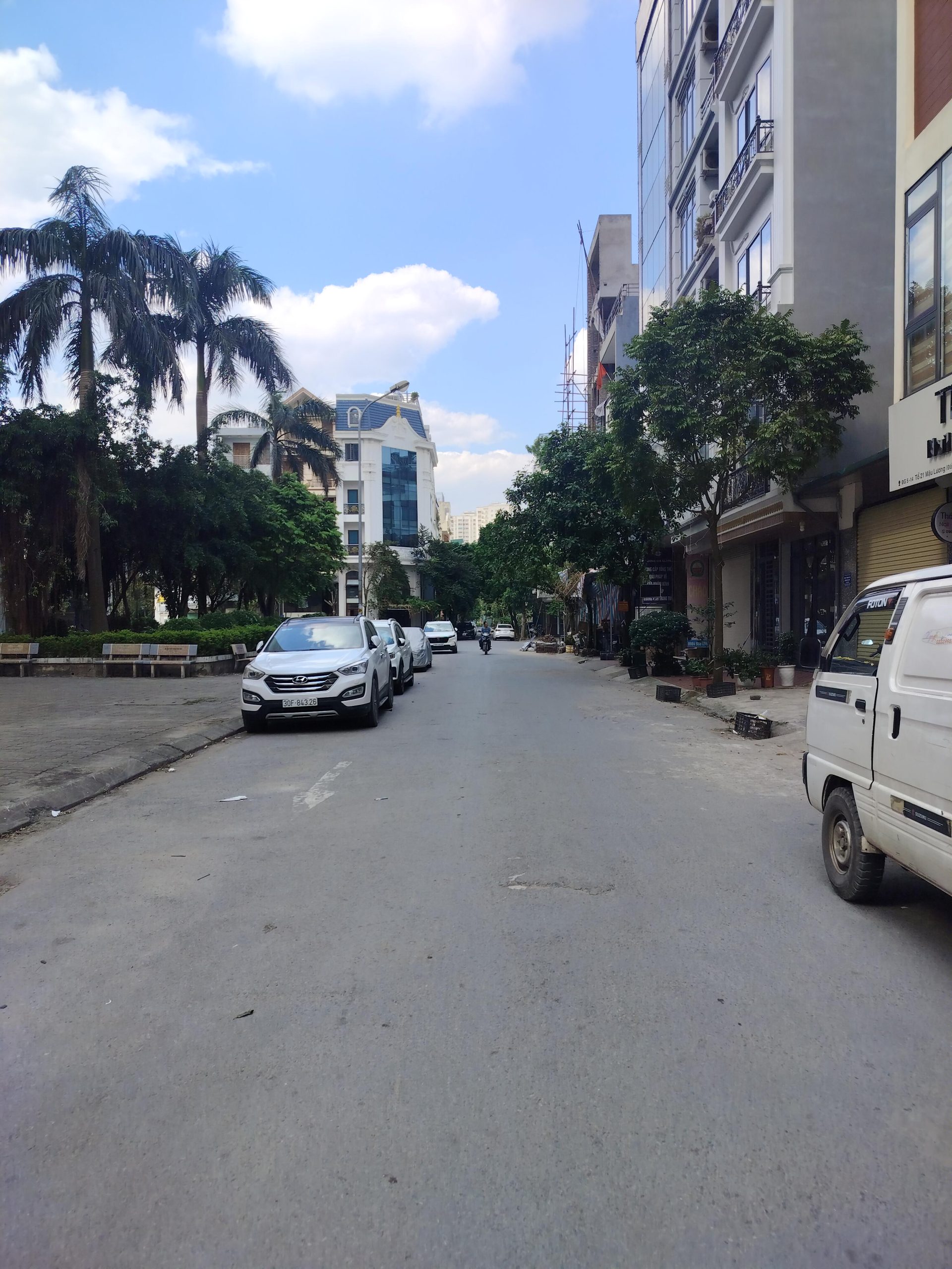 CHÍNH CHỦ CẦN TIỀN BÁN GẤP HOA HẬU KIẾN HƯNG 68M2 , 6 T , PHÂN LÔ VỈA HÈ RỘNG, KINH DOANH TỐT.