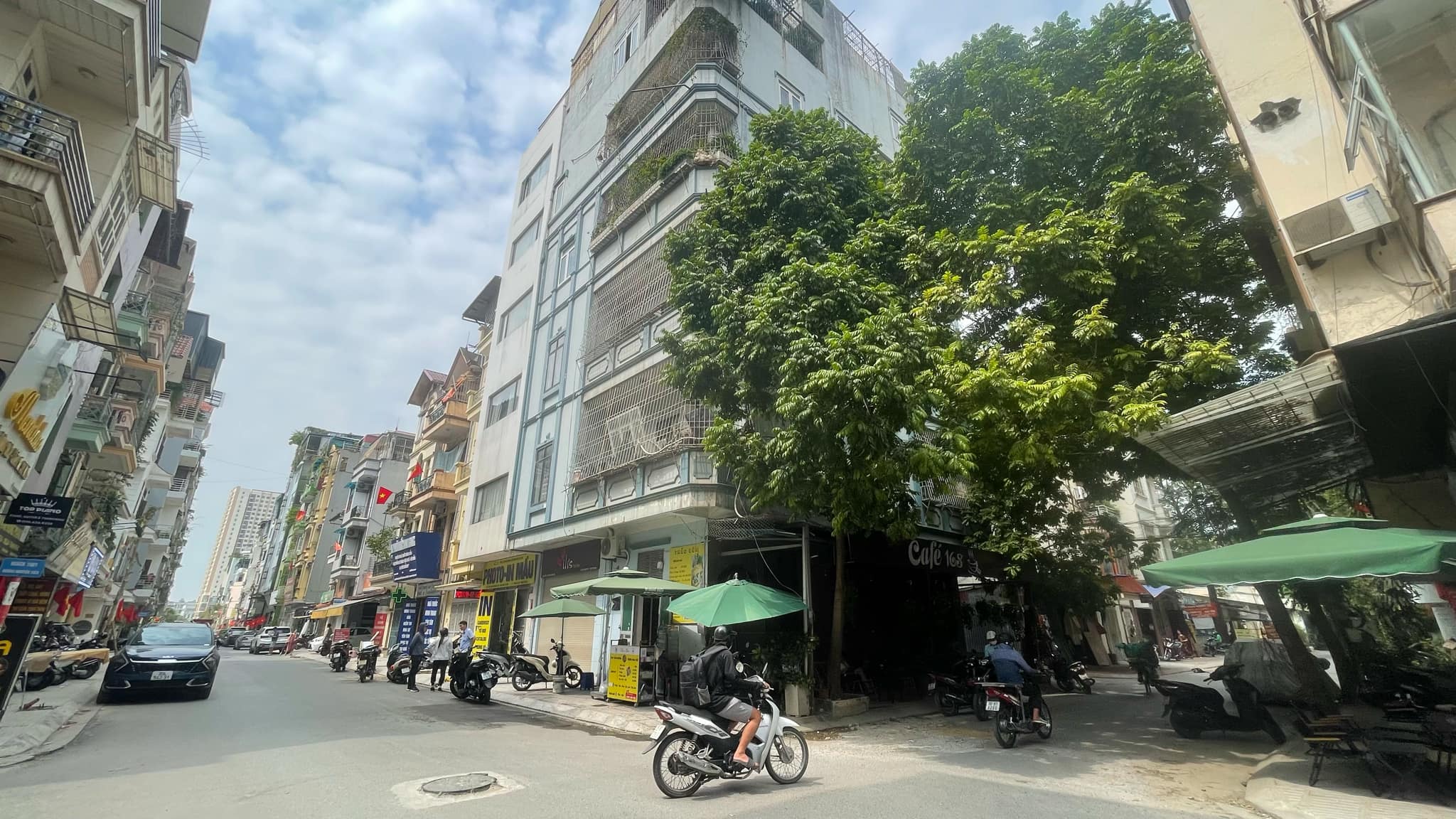 Rất cần bán 168 Nguyễn Xiển, vị trí kinh doanh tốt, đường rộng 10m, vỉa hè, nhà đẹp 16.2 tỷ