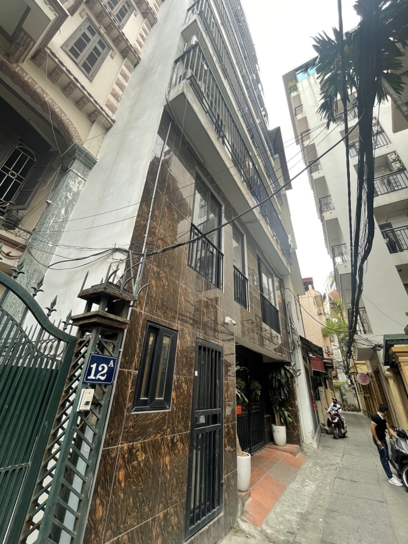 43 PKK, Cầu Giấy, Cầu Giấy. 134m2; 9 tầng; MT 8m; Giá 43 tỷ VỊ TRÍ ĐẸP - GẦN PHỐ - MẶT TIỀN RỘNG - CHUNG CƯ MINI CHẤT LỪ 43 PHÒNG KHÉP KÍN