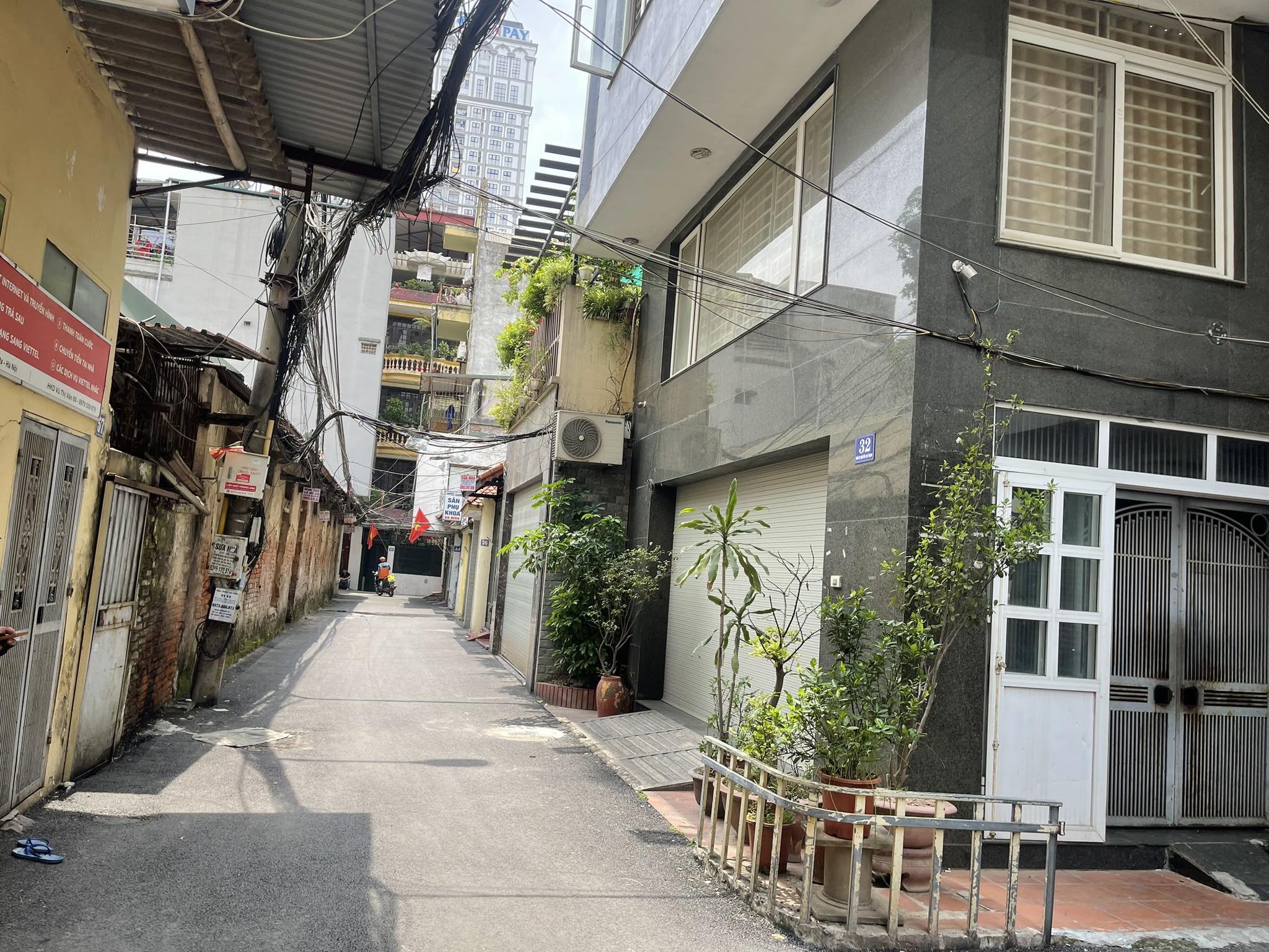 Người thân nhờ bán căn nhà Trần Quốc Hoàn, Cầu Giấy, phân lô, đường Ôtô, 55m giá 13.8 tỷ