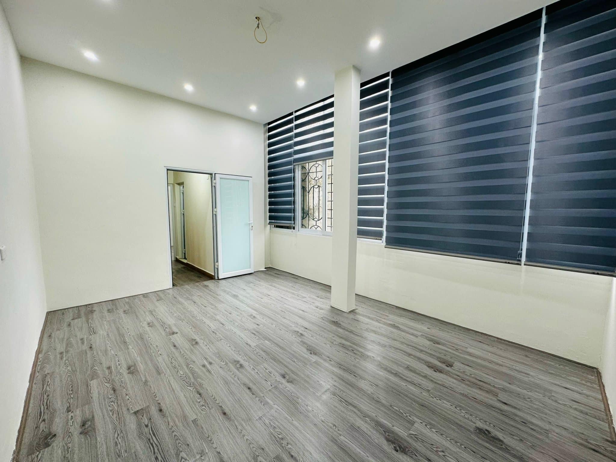 Một căn duy nhất tại Ngoạ Long, Bắc Từ Liêm nhà oto đỗ cửa, gần dh công nghiệp,ga nhổn 40m2, 4 tầng, 5,2 tỷ.
