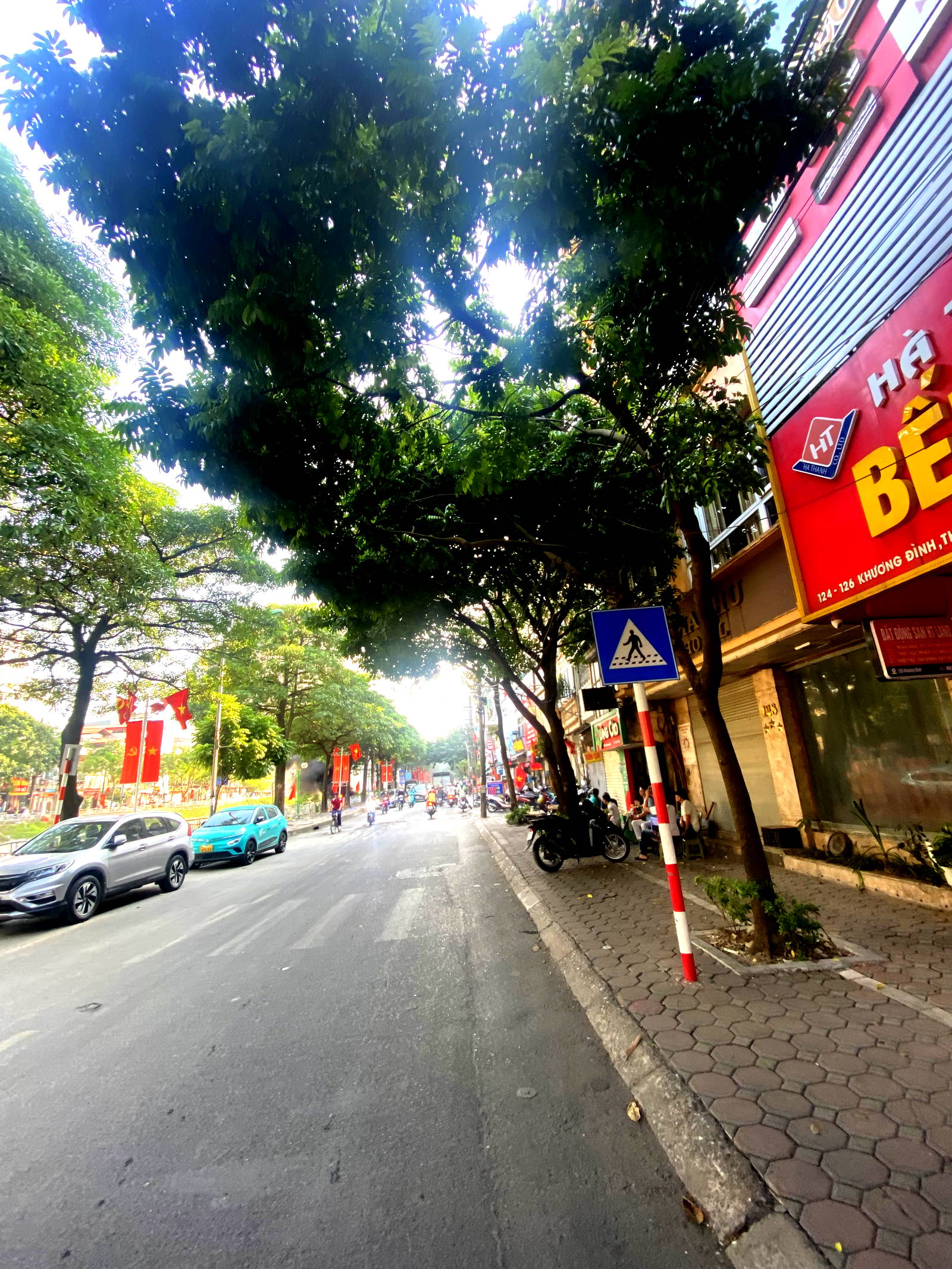 Bán nhà MẶT PHỐ Khương Đình đang cho thuê cả nhà Kinh doanh sầm uất Diện tích 60m2, 5 tầng, mặt tiền, Giá 30,5 tỷ