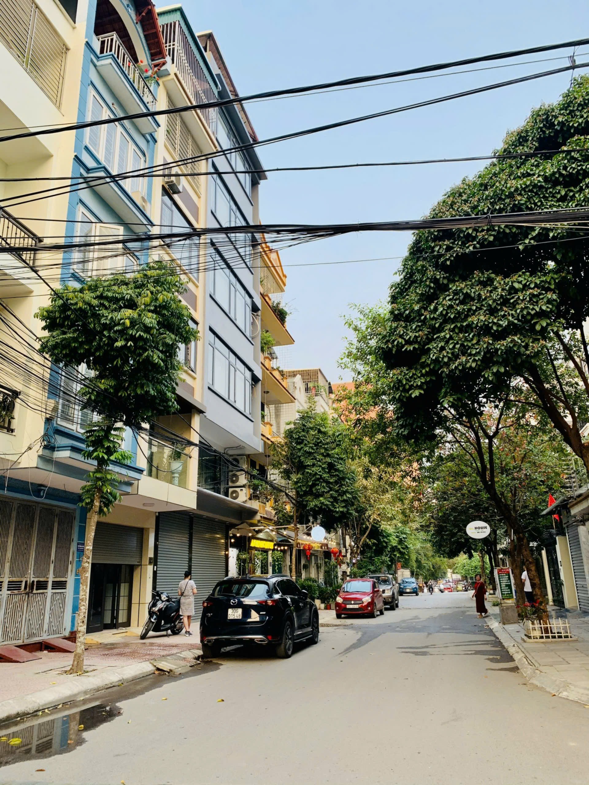 Cho thuê siêu phẩm toà nhà 7 tầng thang máy thông sàn có hầm để xe ngõ 106 HQV oto trắng