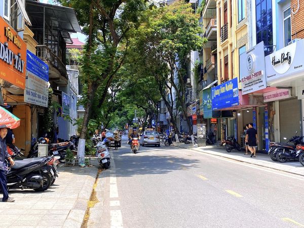 Mặt Phố Đội Cấn QH ỔN ĐỊNH 160M2 56 Tỷ -Vỉa Hè Rộng 8M